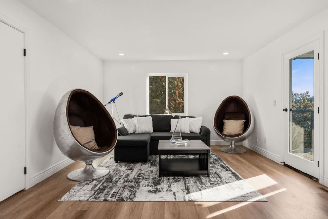 Comfortable lounge area in the Private In Law Suite with stylish chairs and a cozy setup for relaxing.