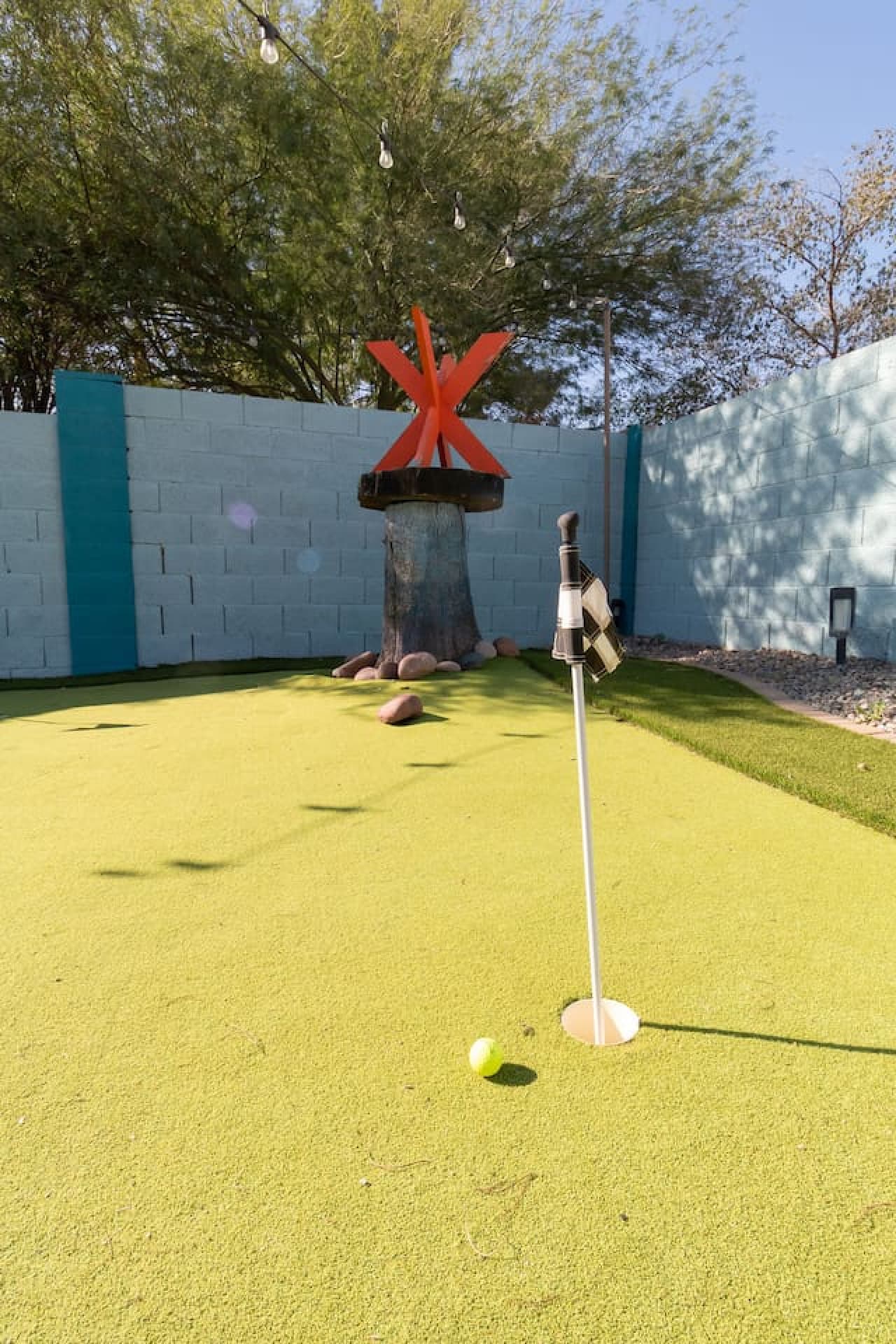 Private outdoor putting green for relaxed fun in the sun.