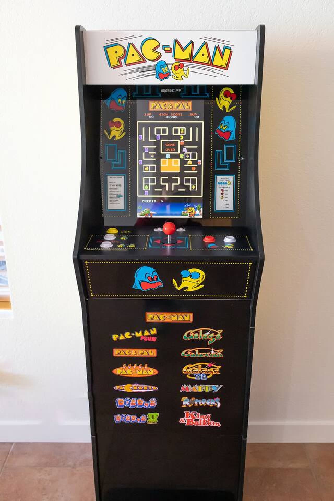 Classic arcade game for nostalgic entertainment.