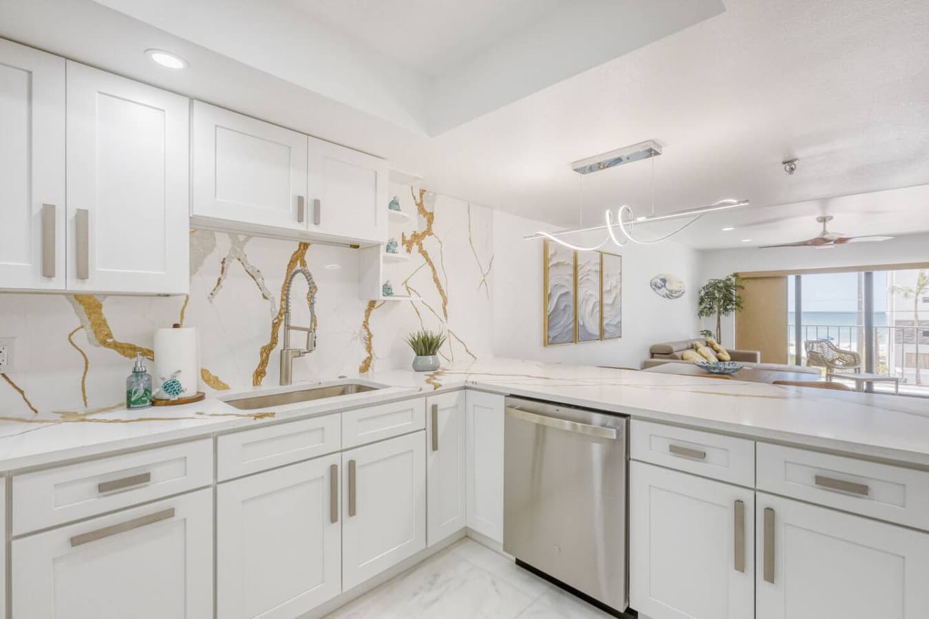 Large kitchen layout ideal for cooking and entertaining.