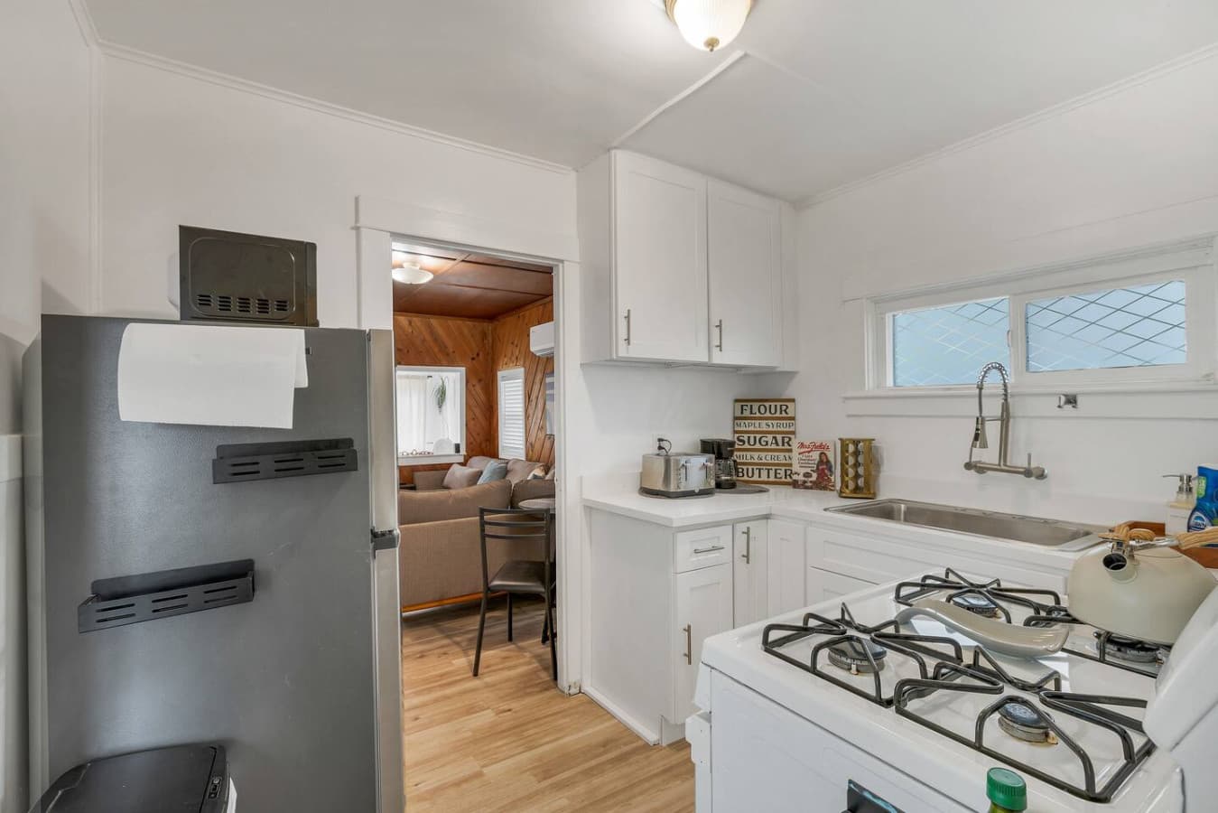 Full kitchen.