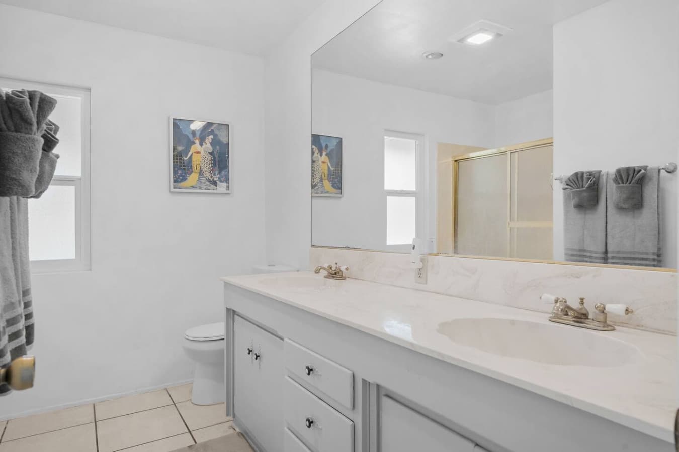 Hall bathroom.