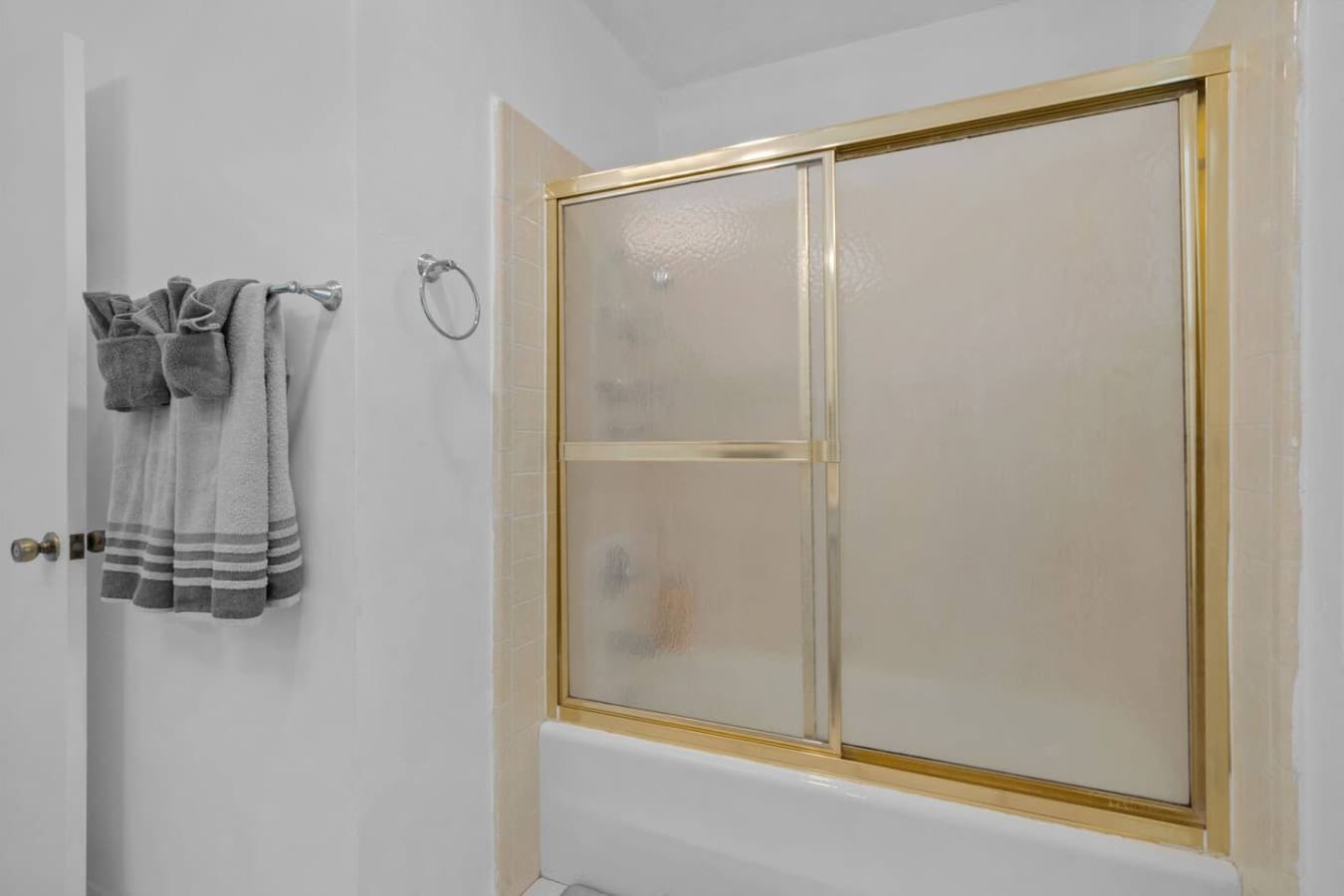 Hall bathroom.