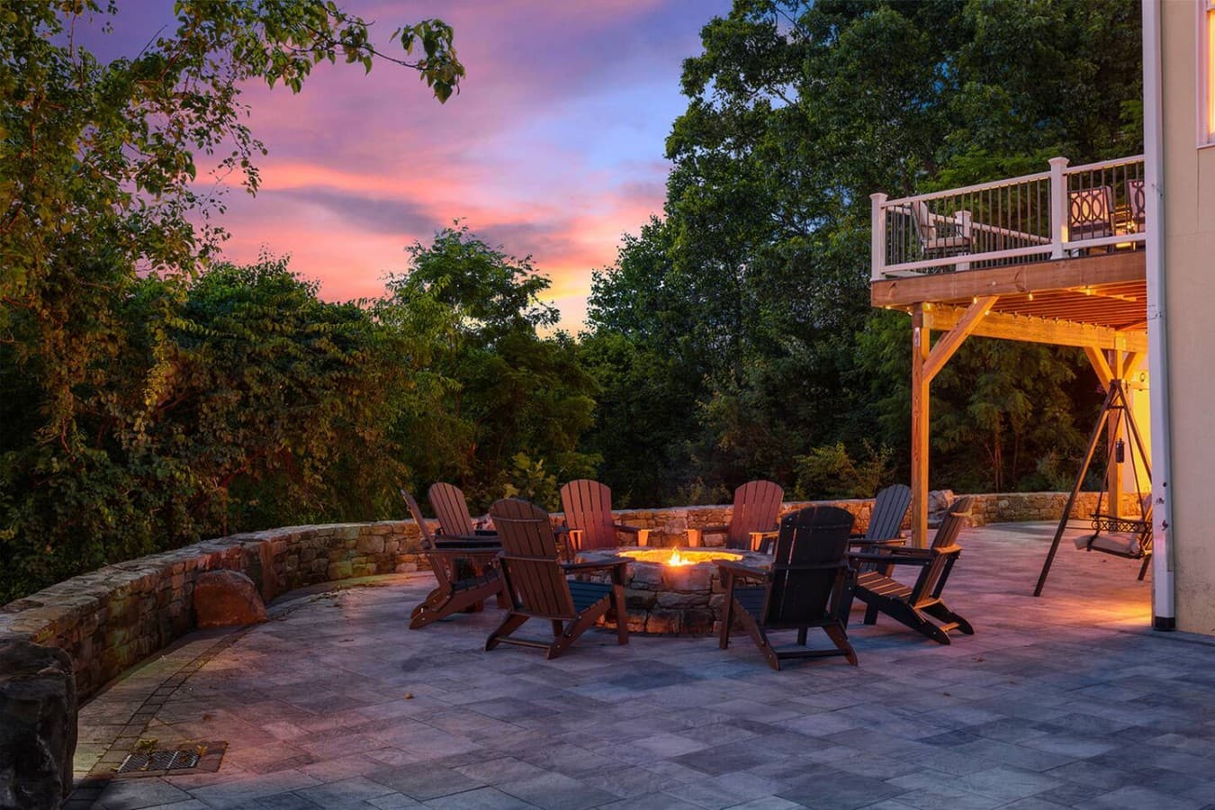 Evening fire pit atmosphere perfect for relaxing nights in the mountains.