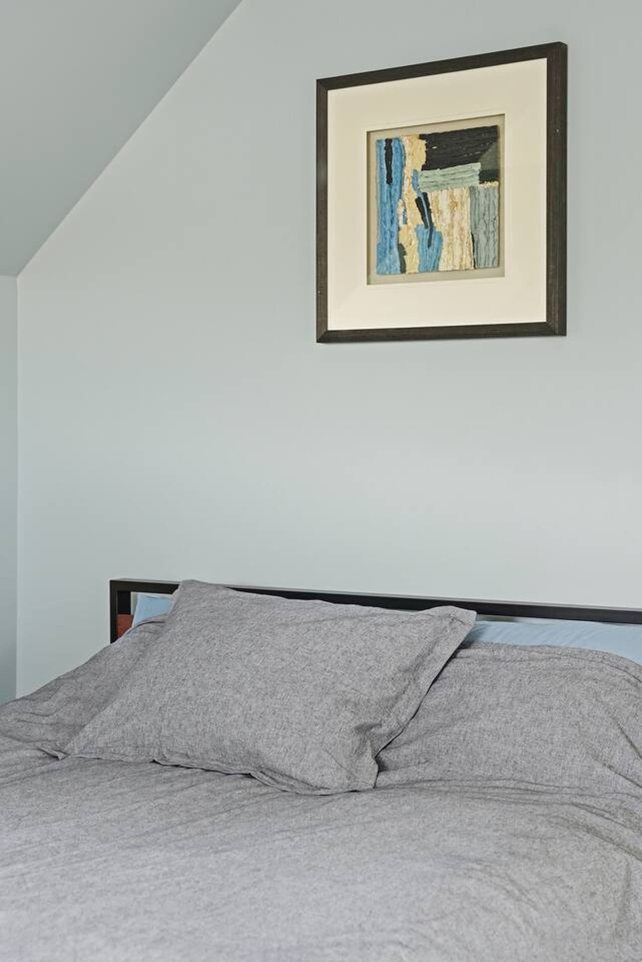 Simple decor creates a relaxing restful atmosphere.