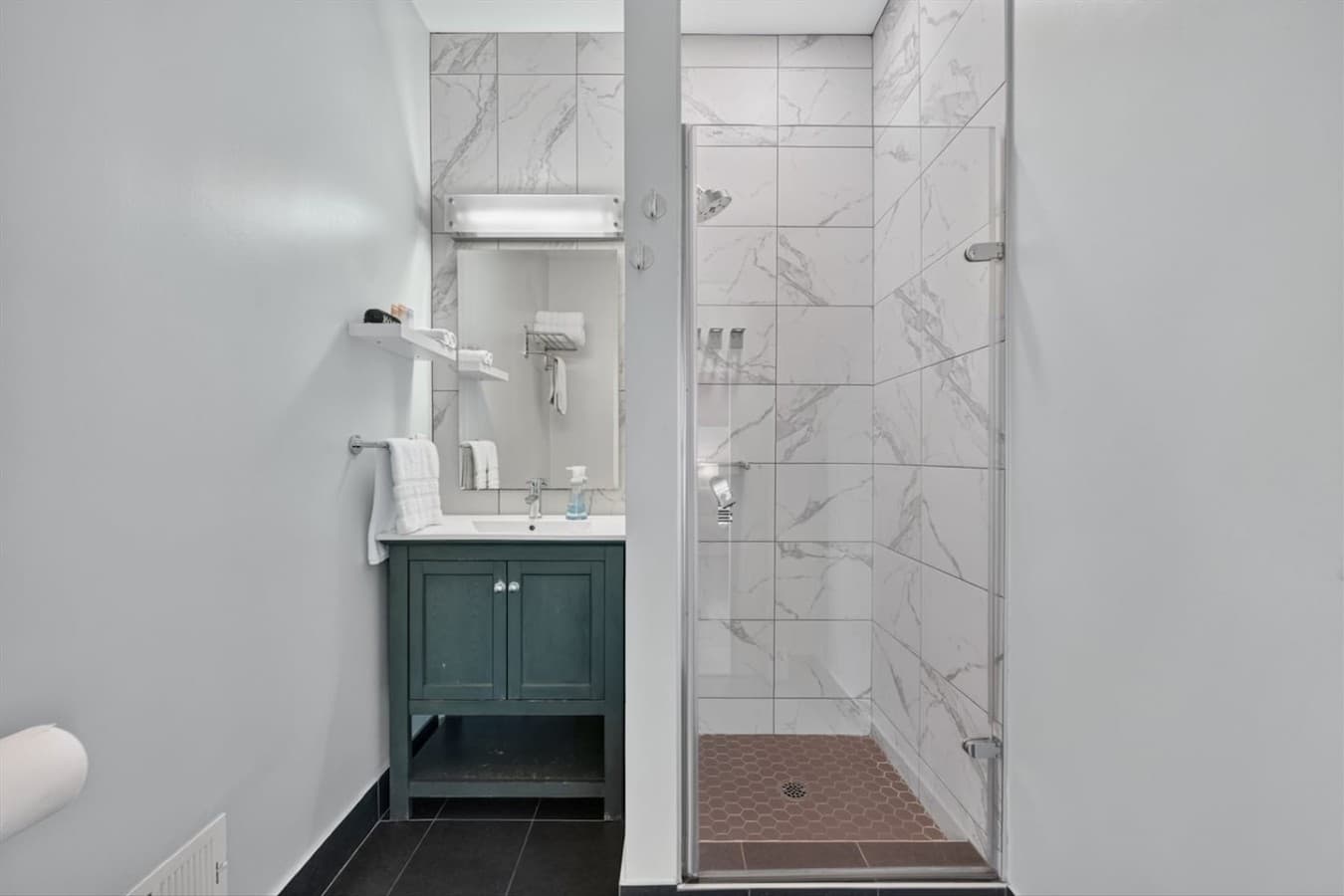Refresh and recharge in this clean, spacious full bathroom.