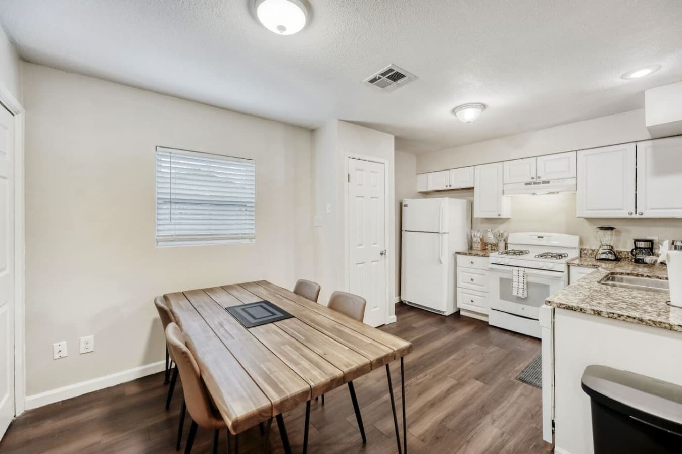 Dining area next to the kitchen.