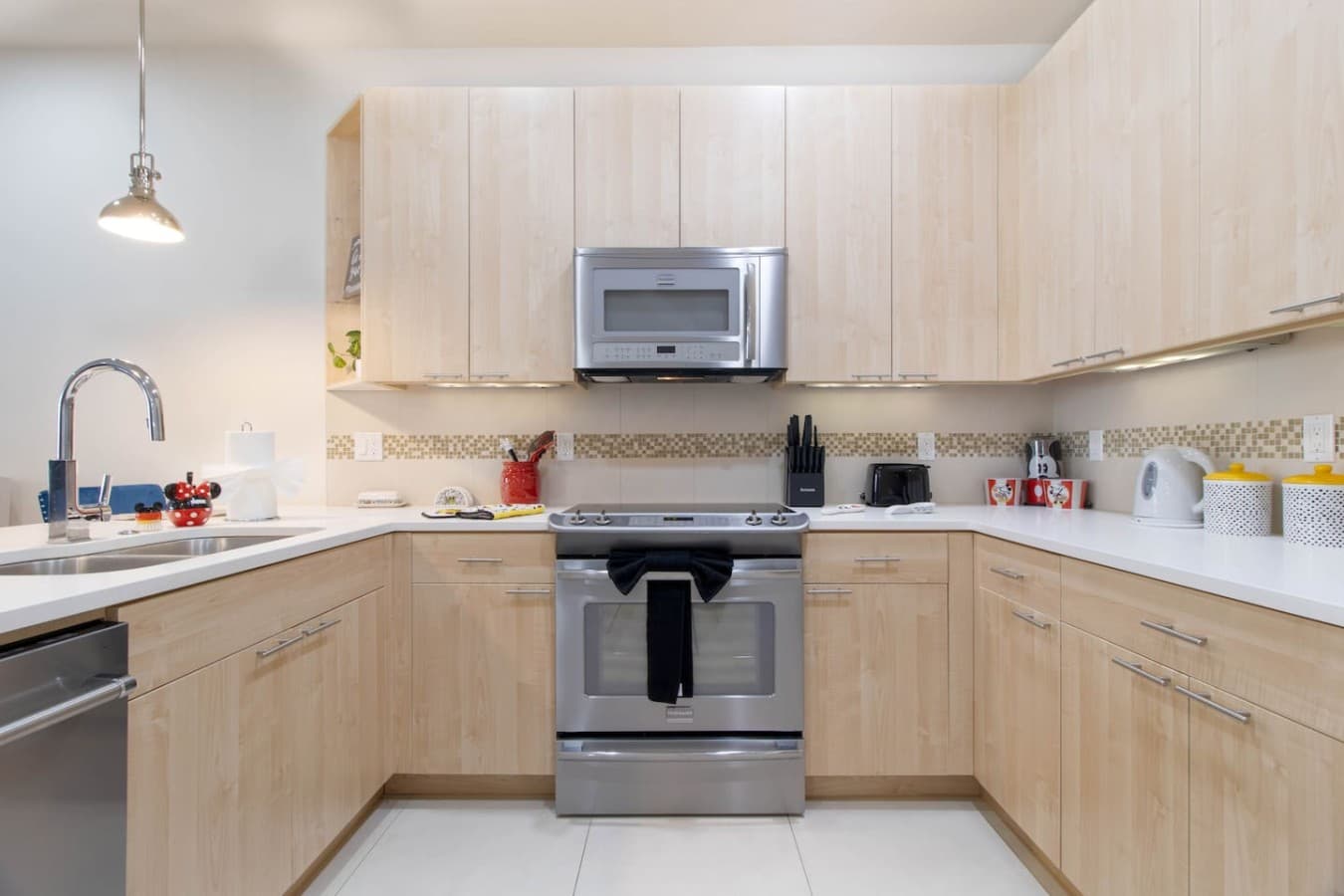 Contemporary kitchen design featuring sleek finishes and efficient workspace.
