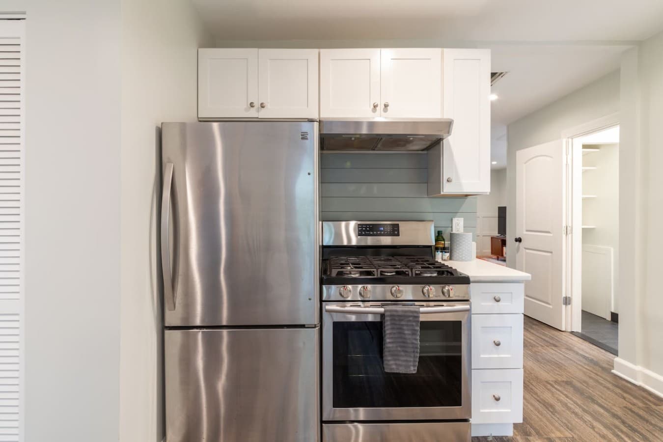 Fully equipped kitchen with stainless steel appliances and modern finishes.