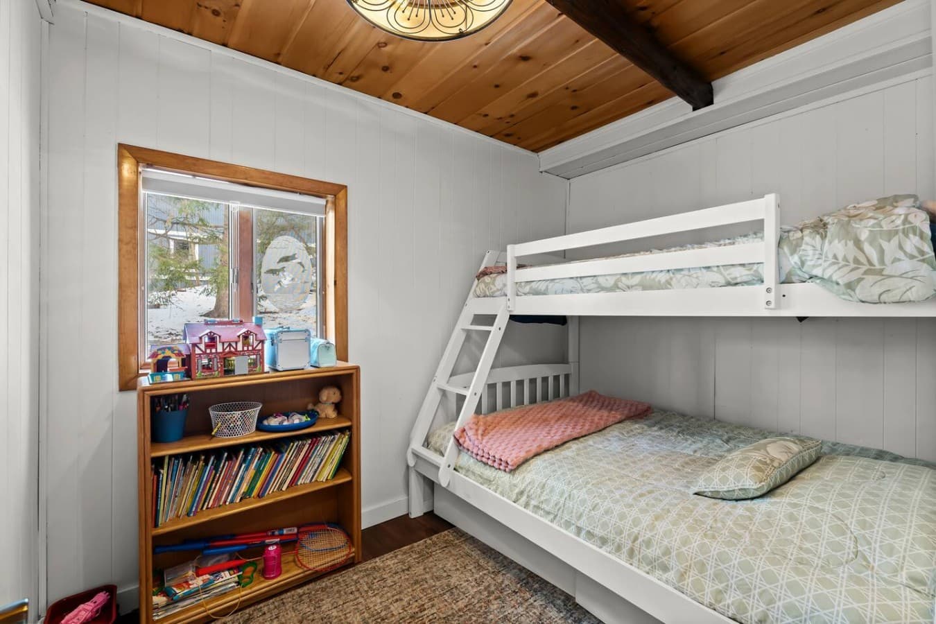 Fun bunk bed room perfect for kids or extra guests.
