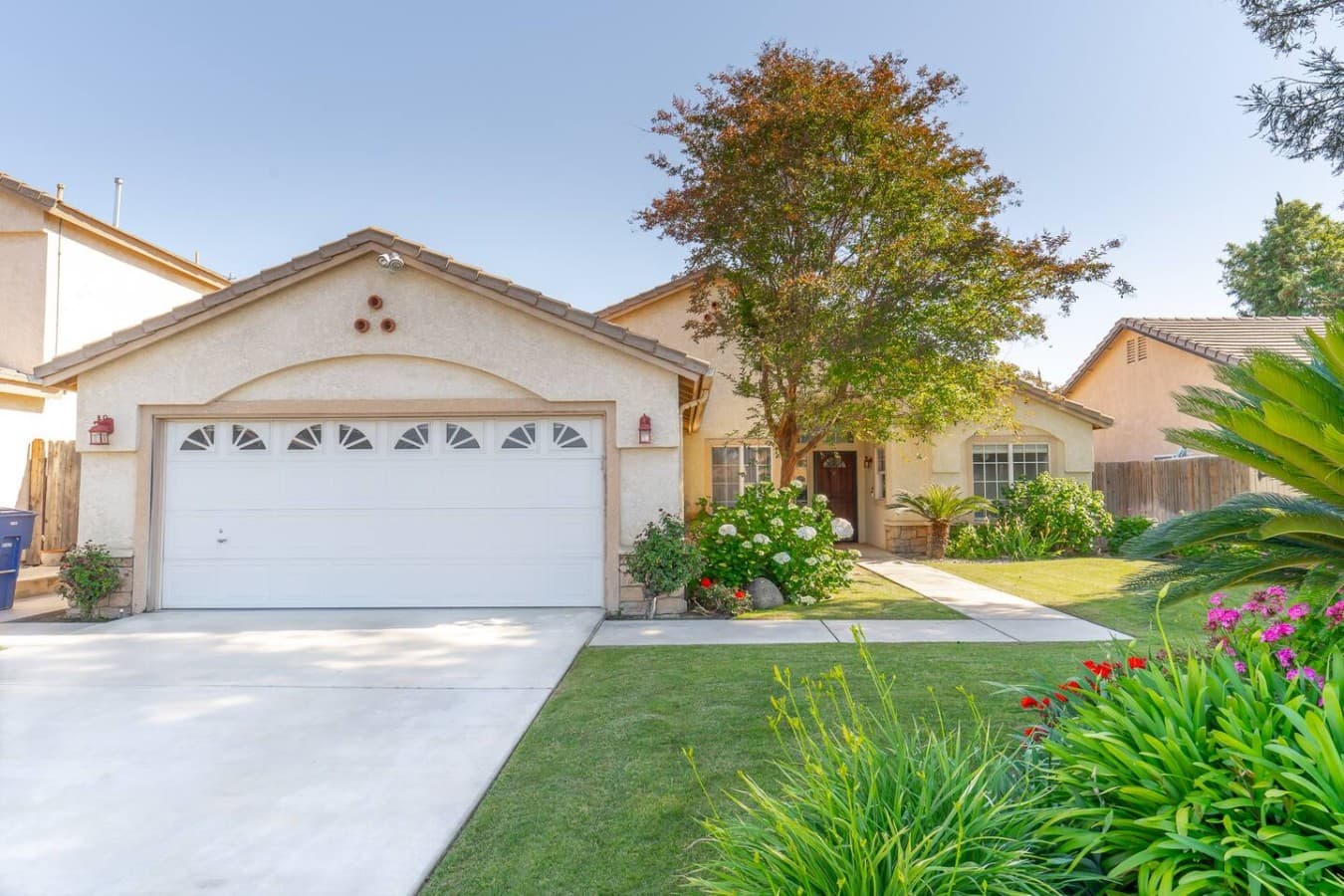 Bright and welcoming home with a spacious driveway and curb appeal.