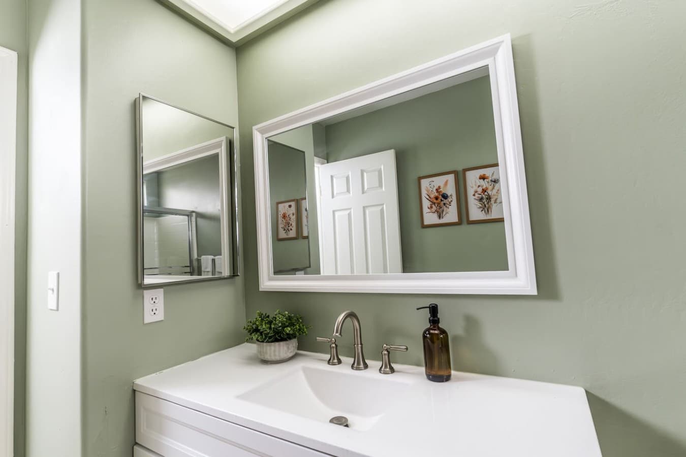 Fresh and clean bathroom with modern finishes and thoughtful details.