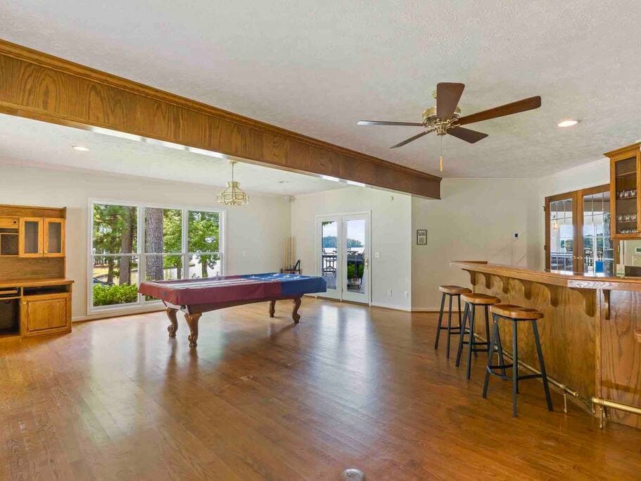 Game room/bar