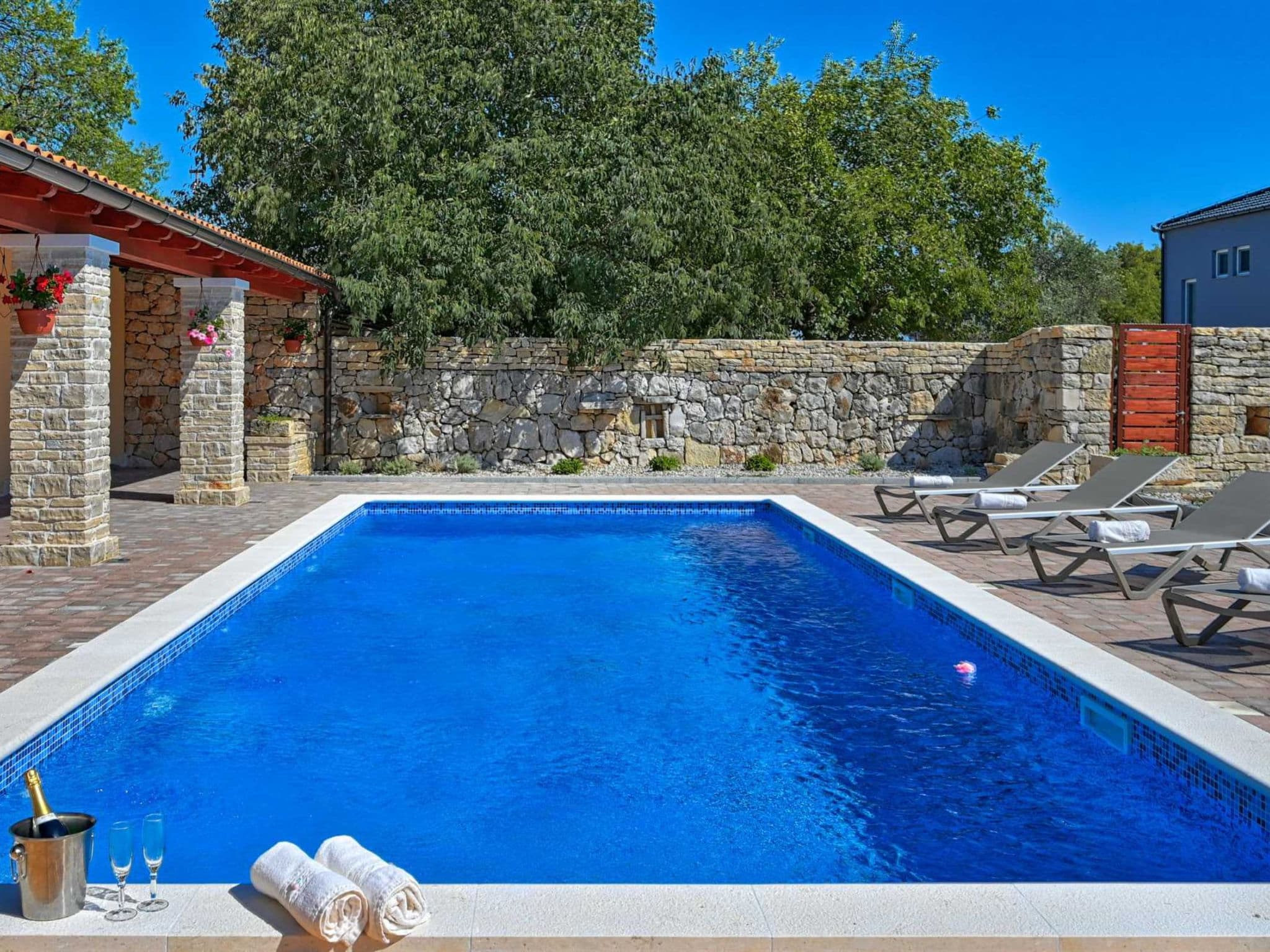 Pool Indoor