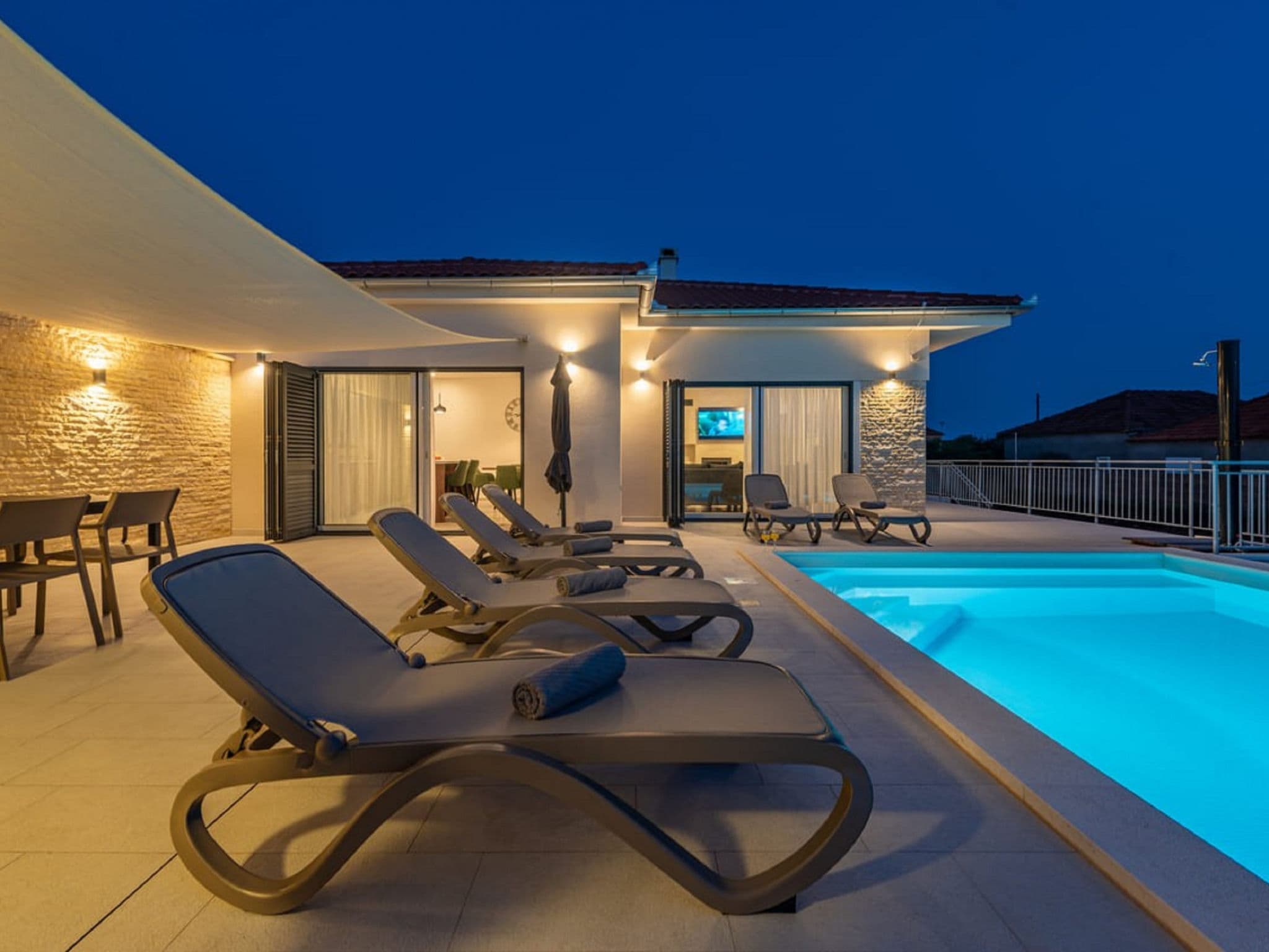 Pool Indoor