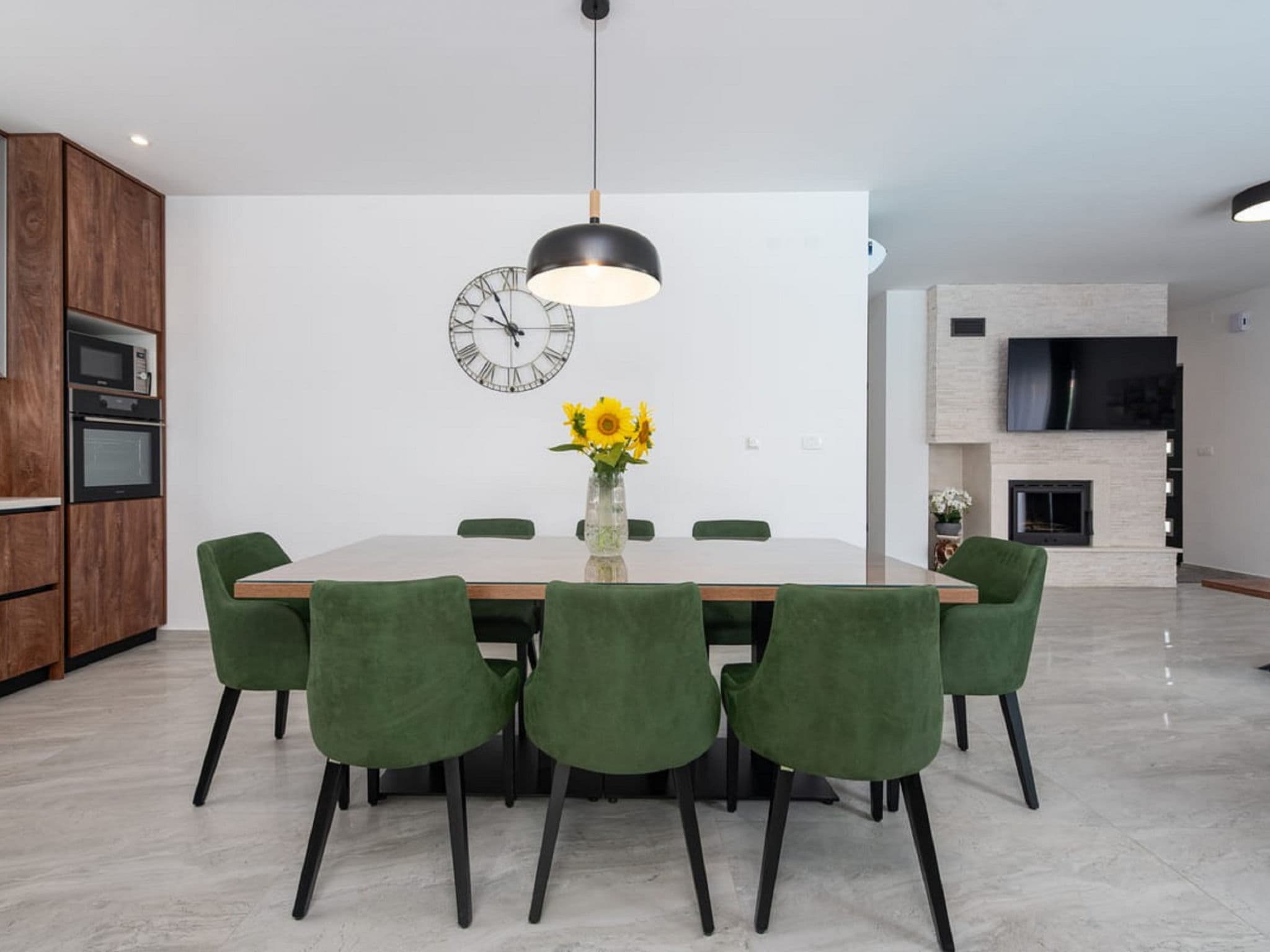 Kitchen / Dining Room