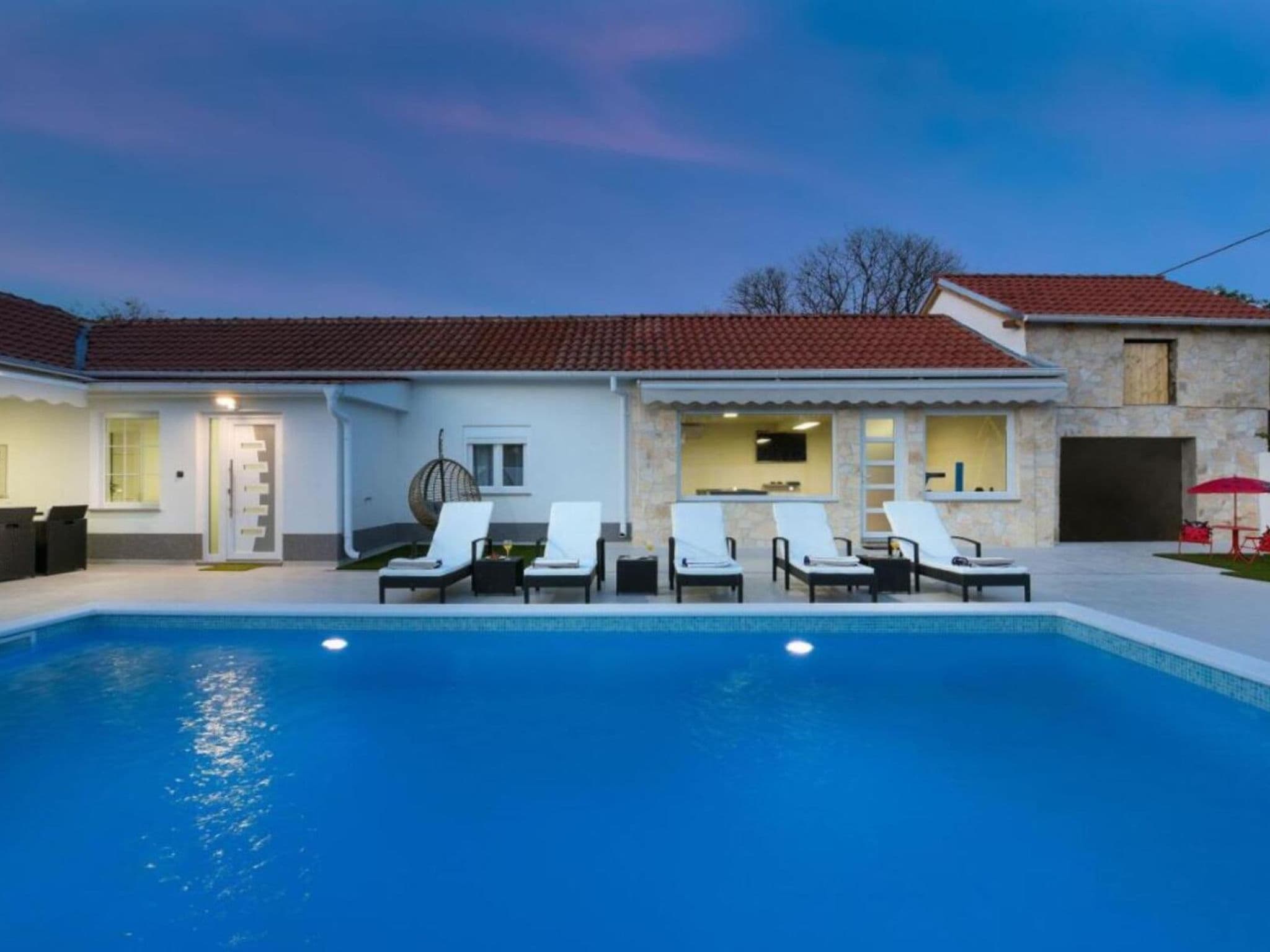 Pool Indoor