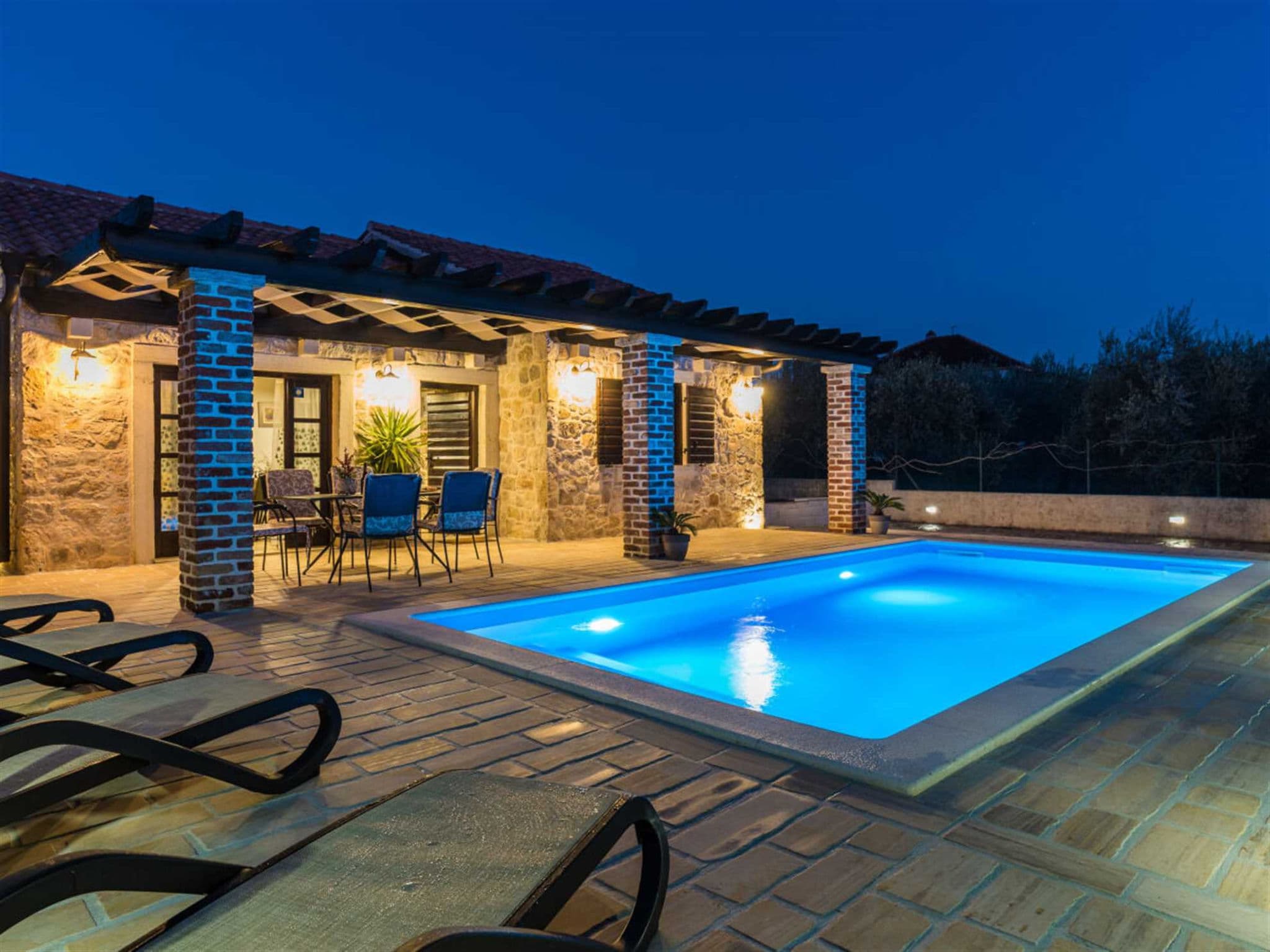 Pool Indoor