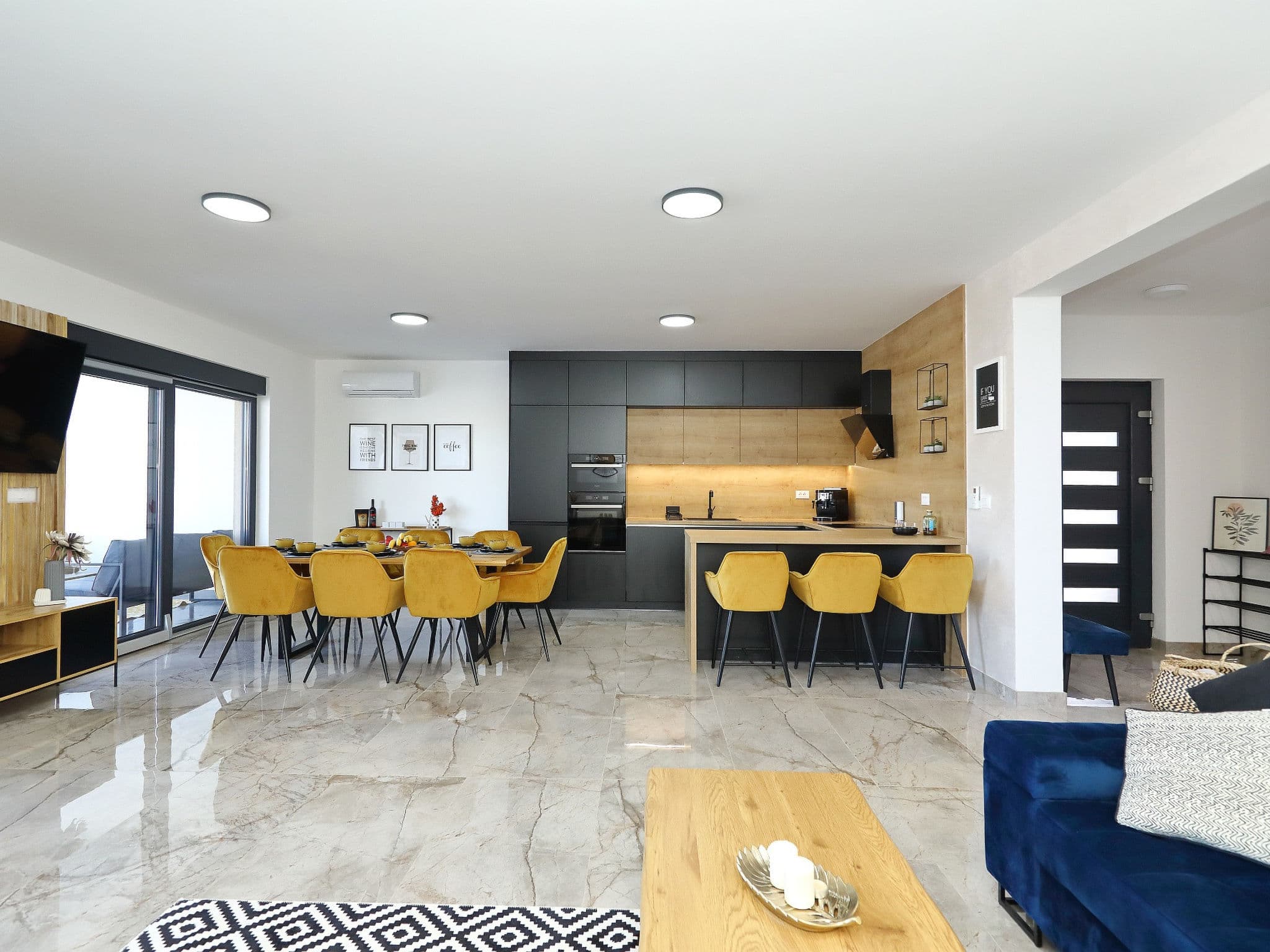 Kitchen / Dining Room