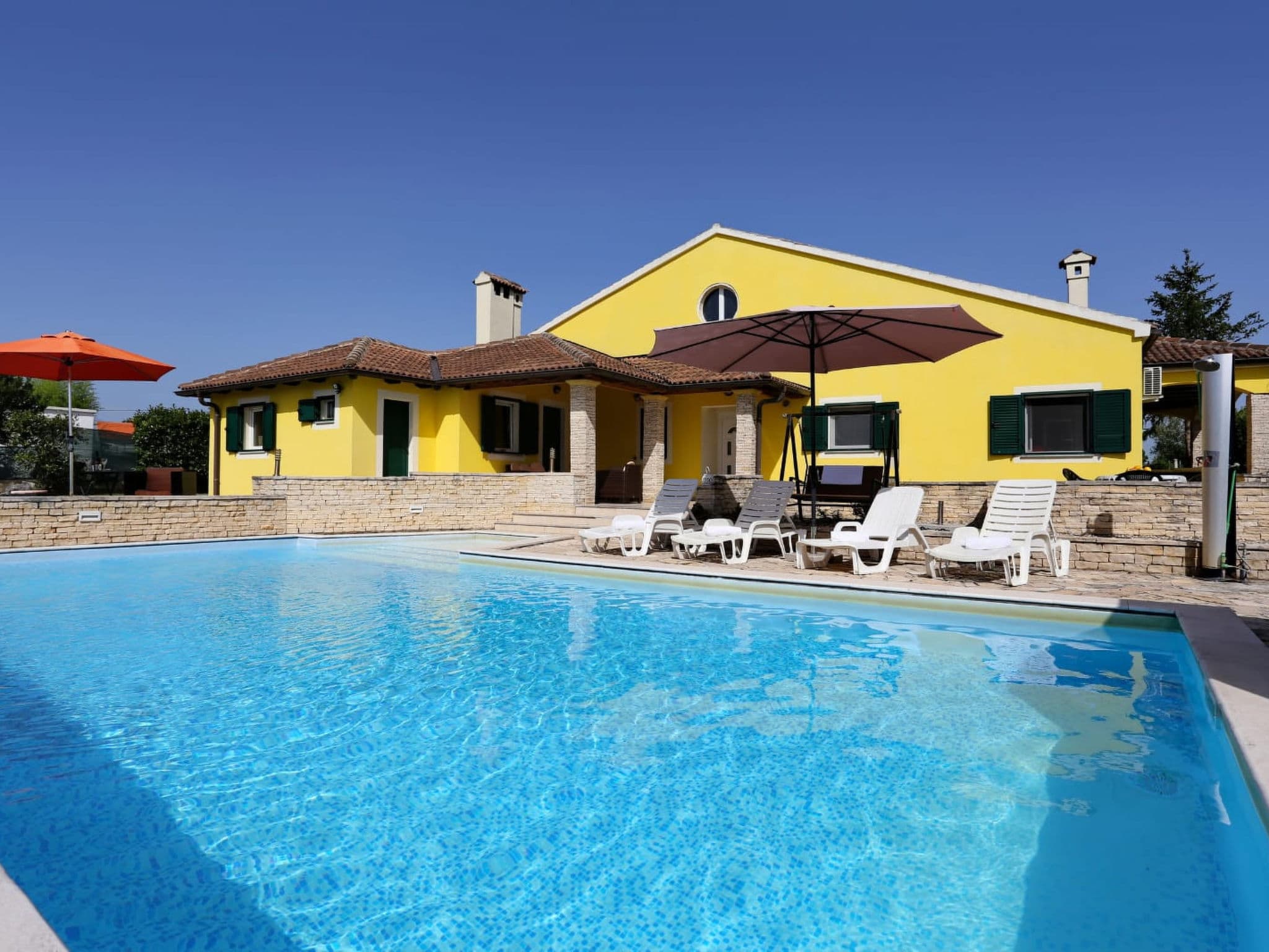 Pool Indoor