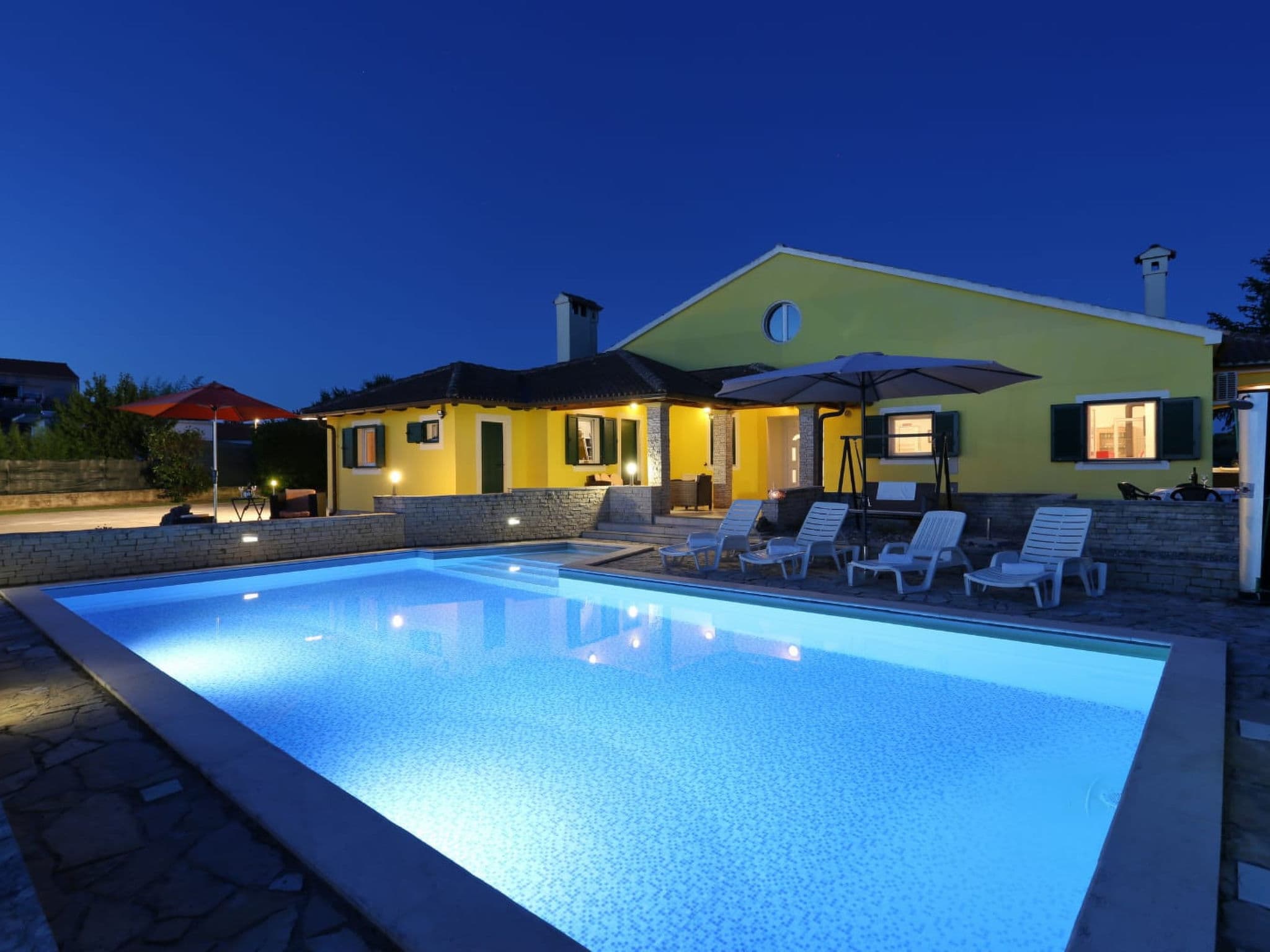 Pool Indoor