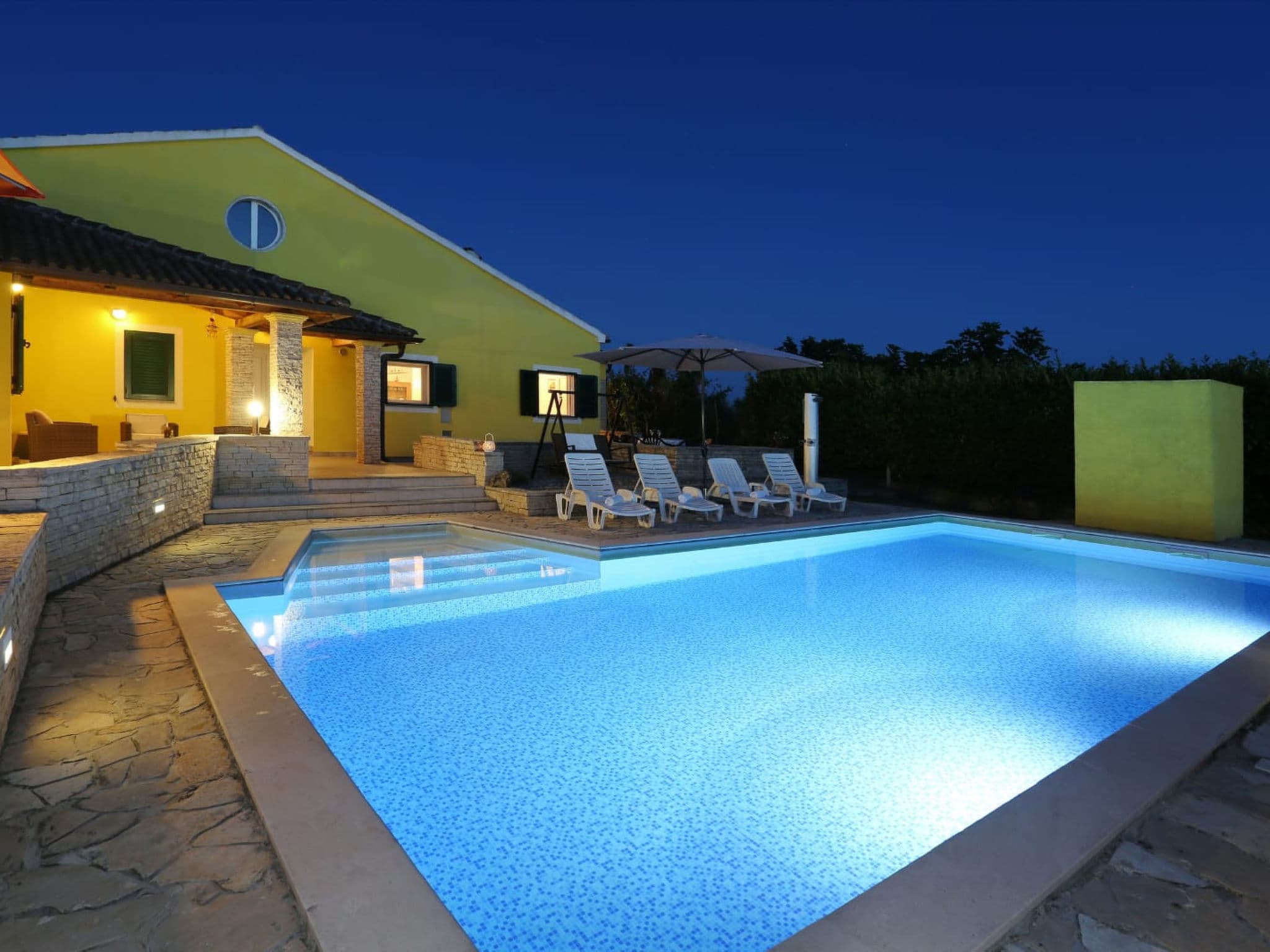 Pool Indoor