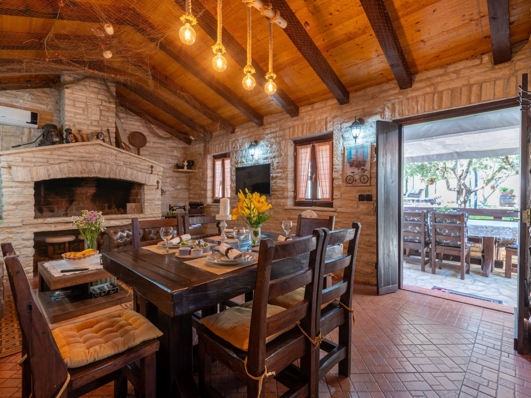 Kitchen / Dining Room