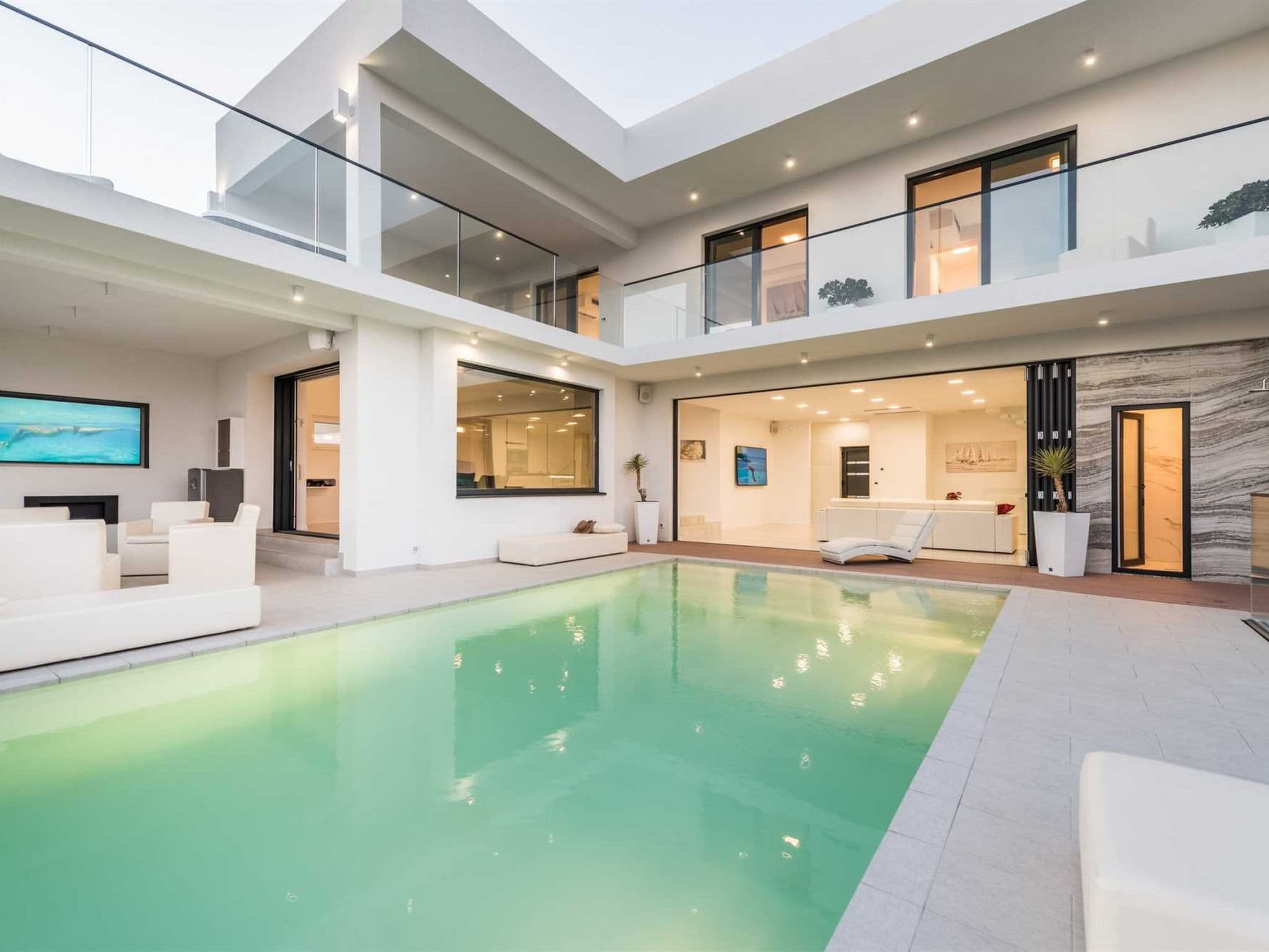 Pool Indoor