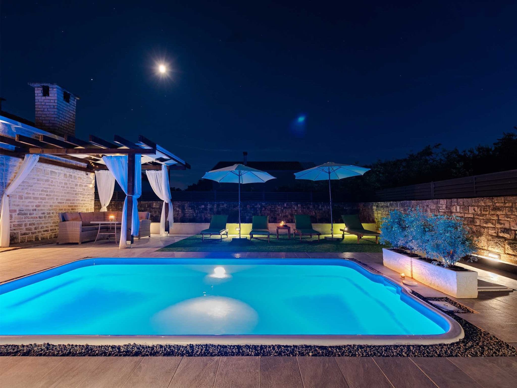 Pool Indoor