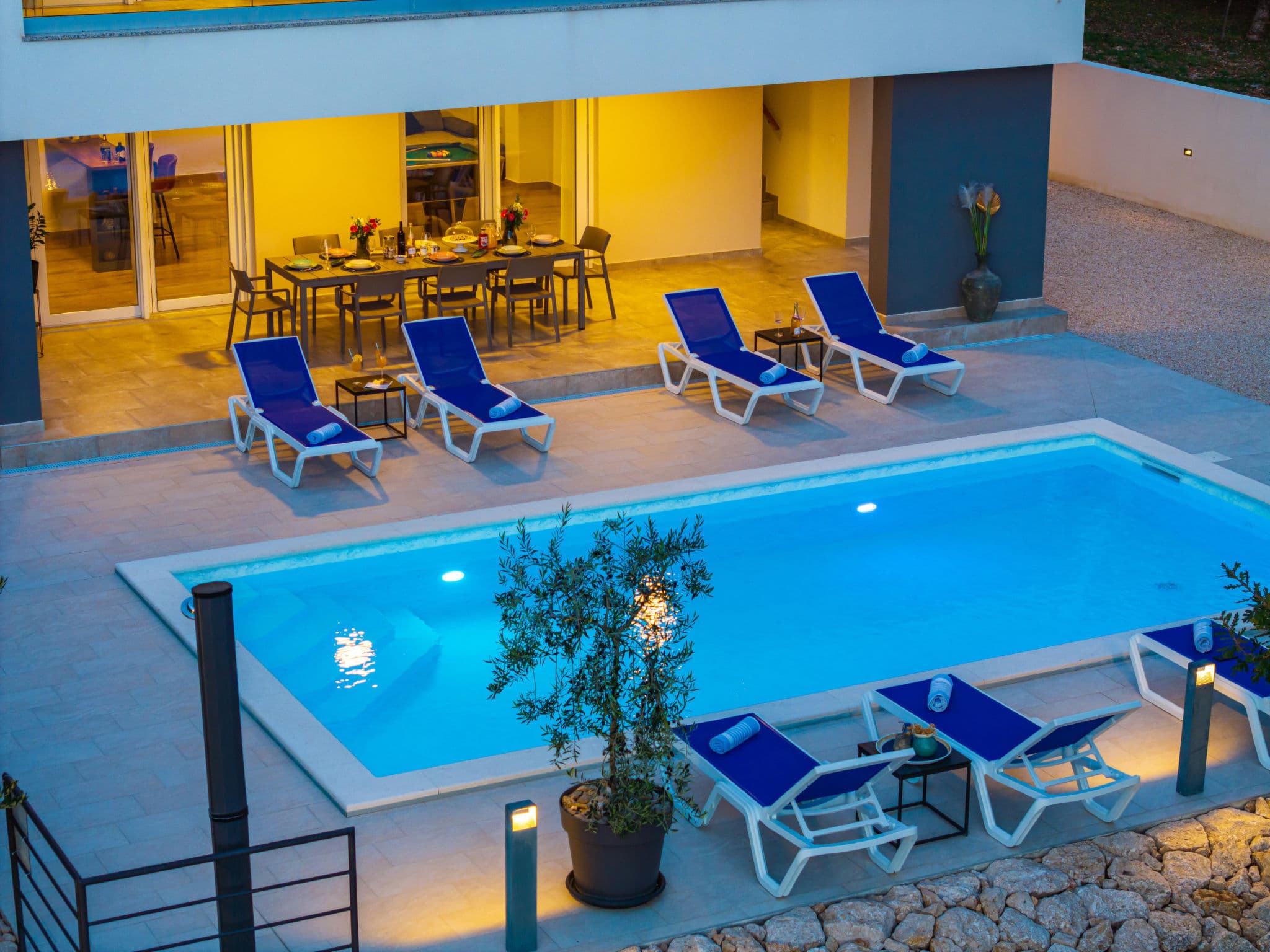 Pool Indoor
