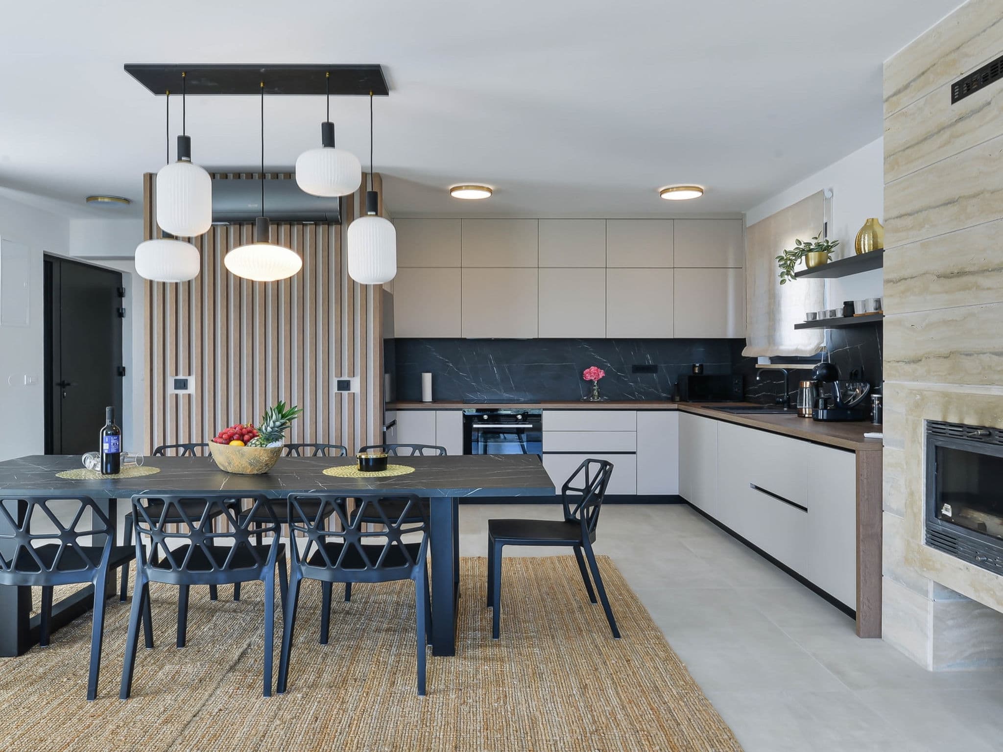 Kitchen / Dining Room