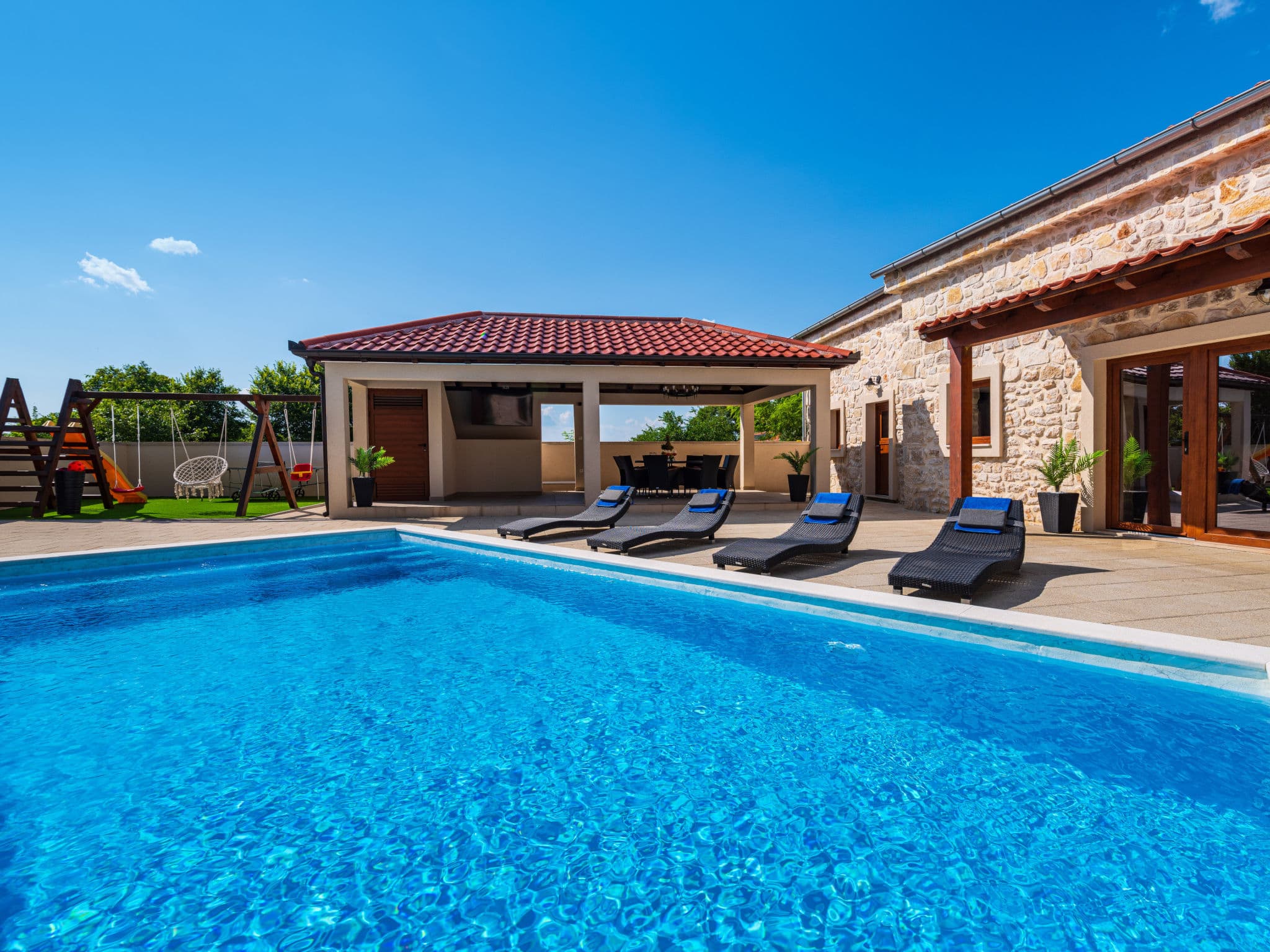Pool Indoor