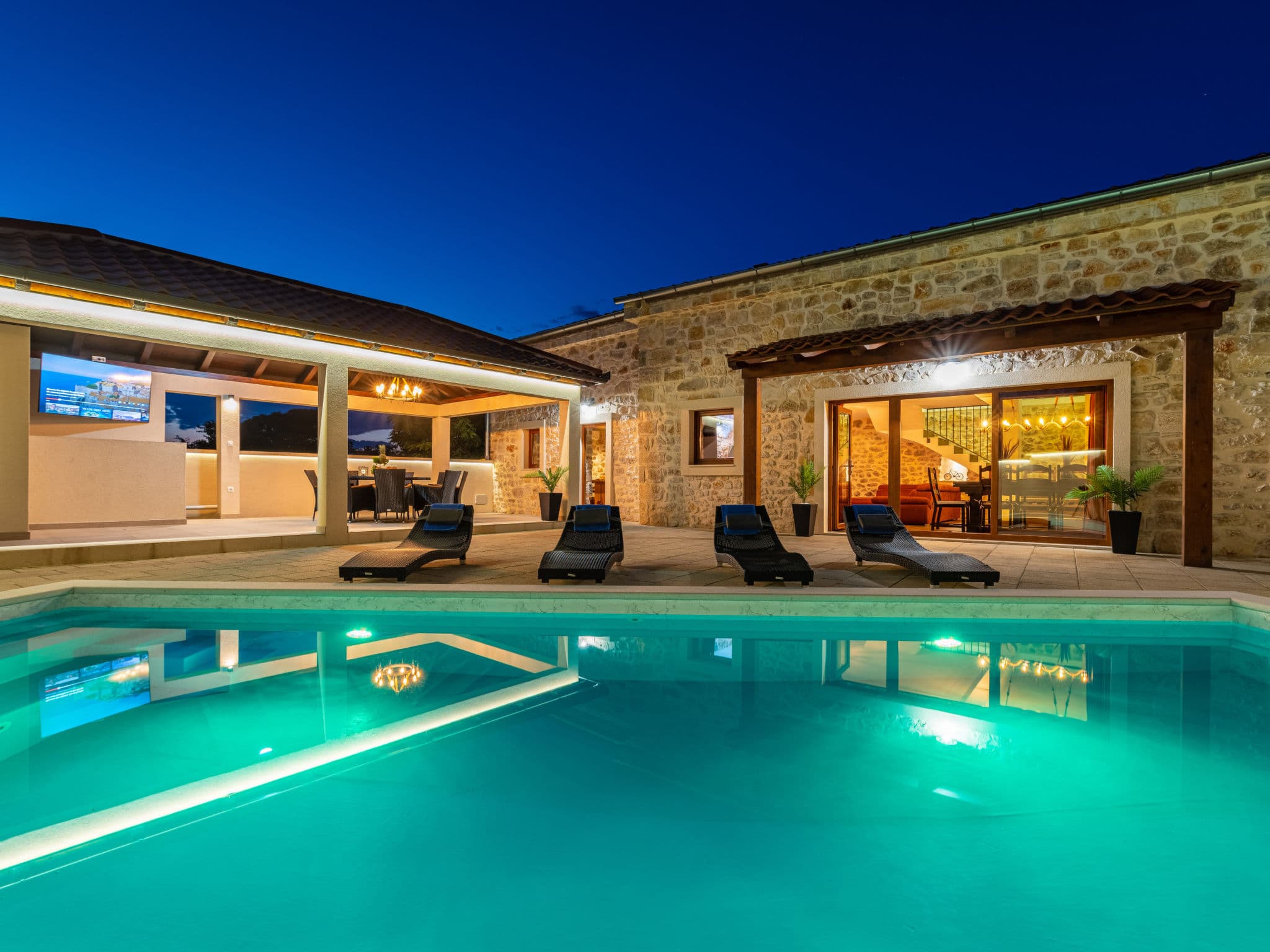 Pool Indoor