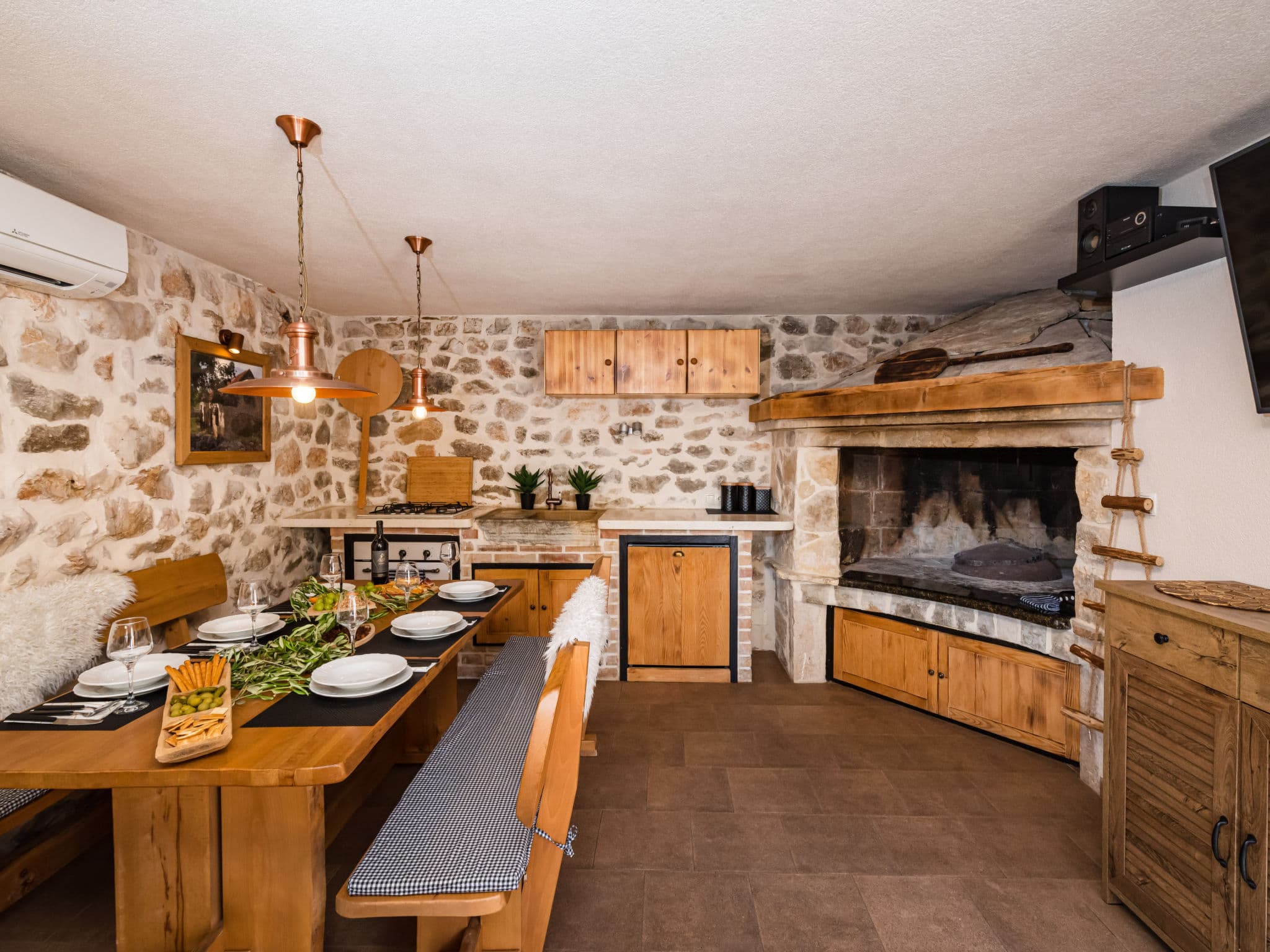 Kitchen / Dining Room