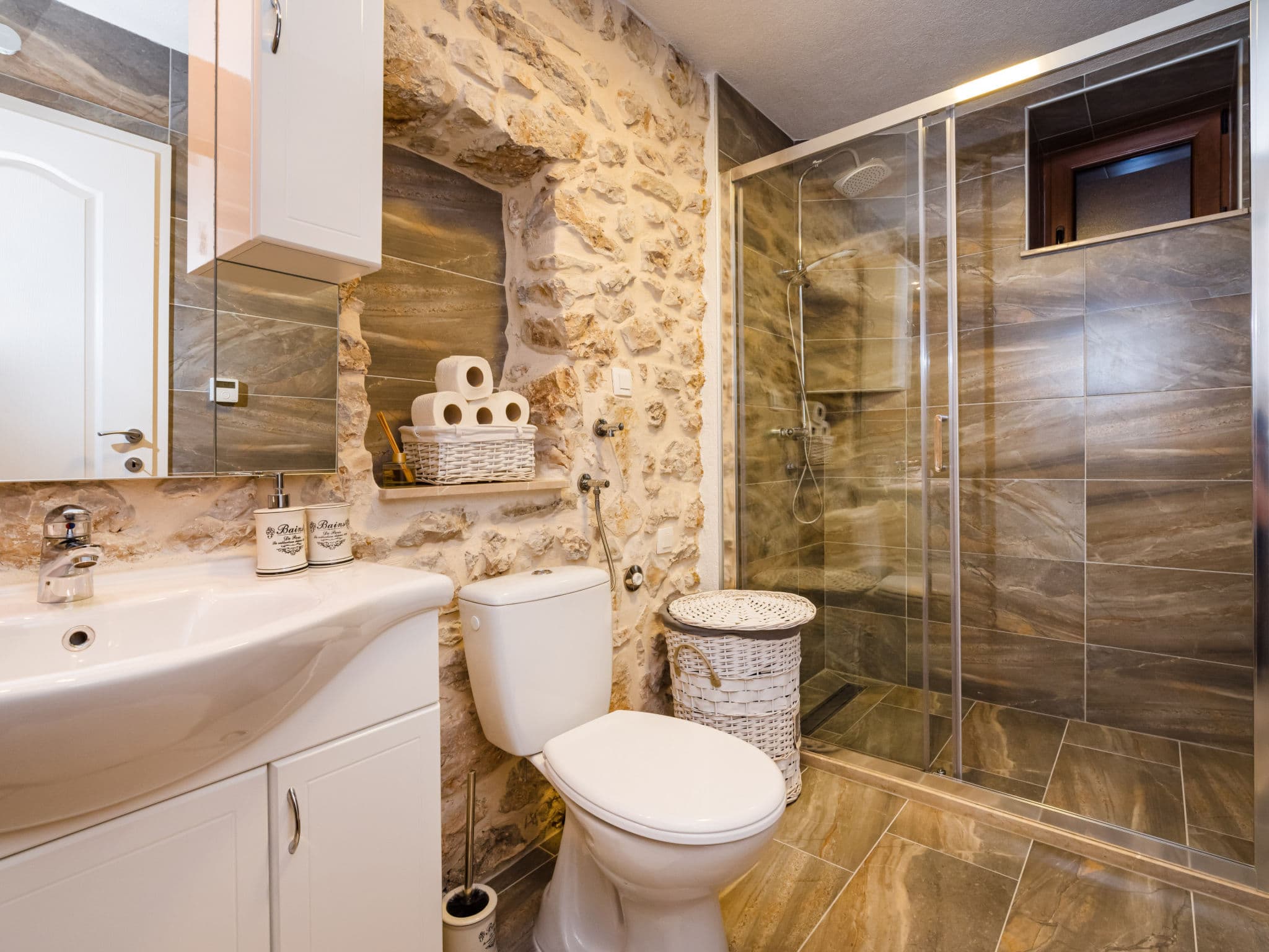 Bathroom / Wellness