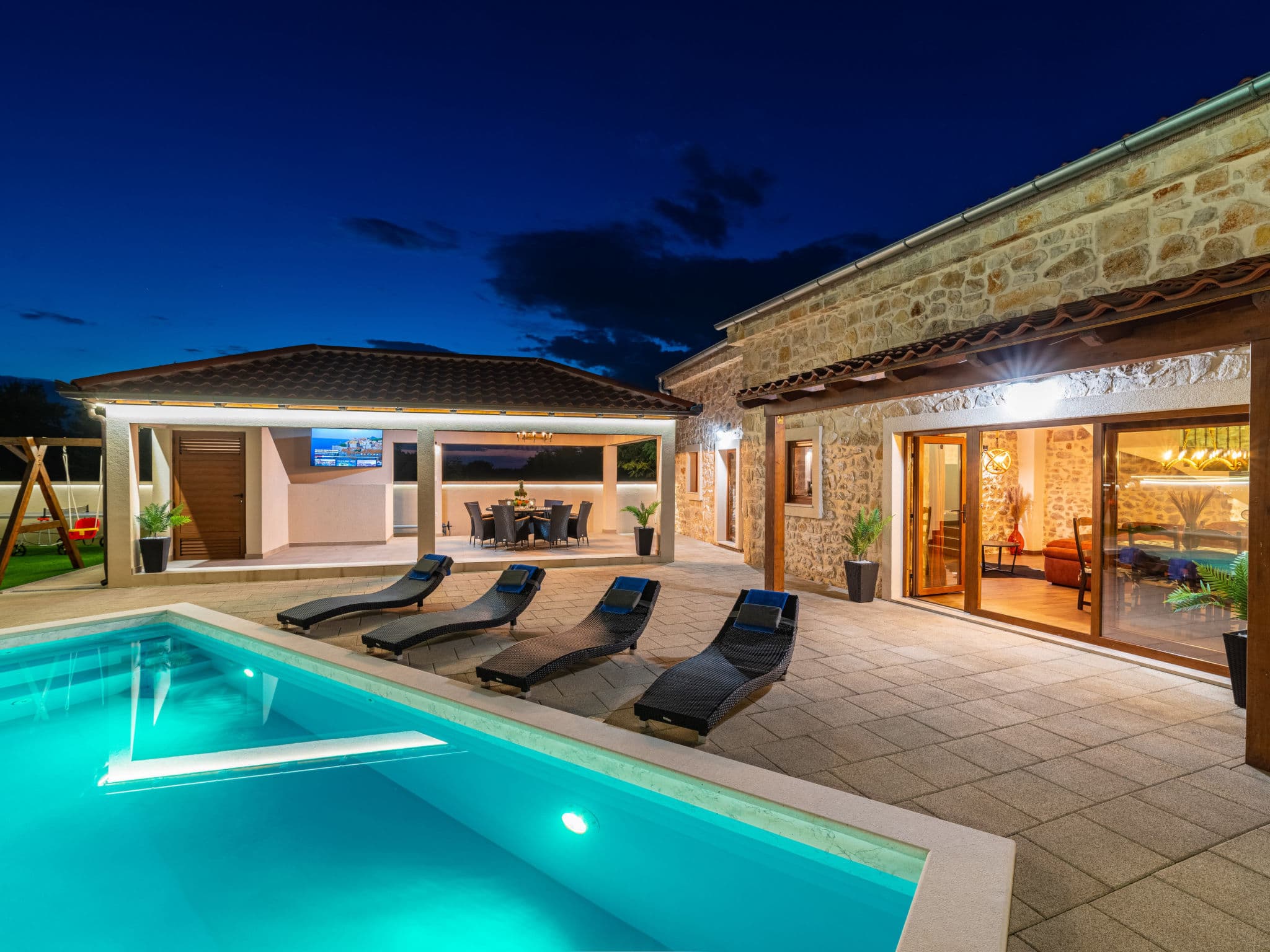Pool Indoor