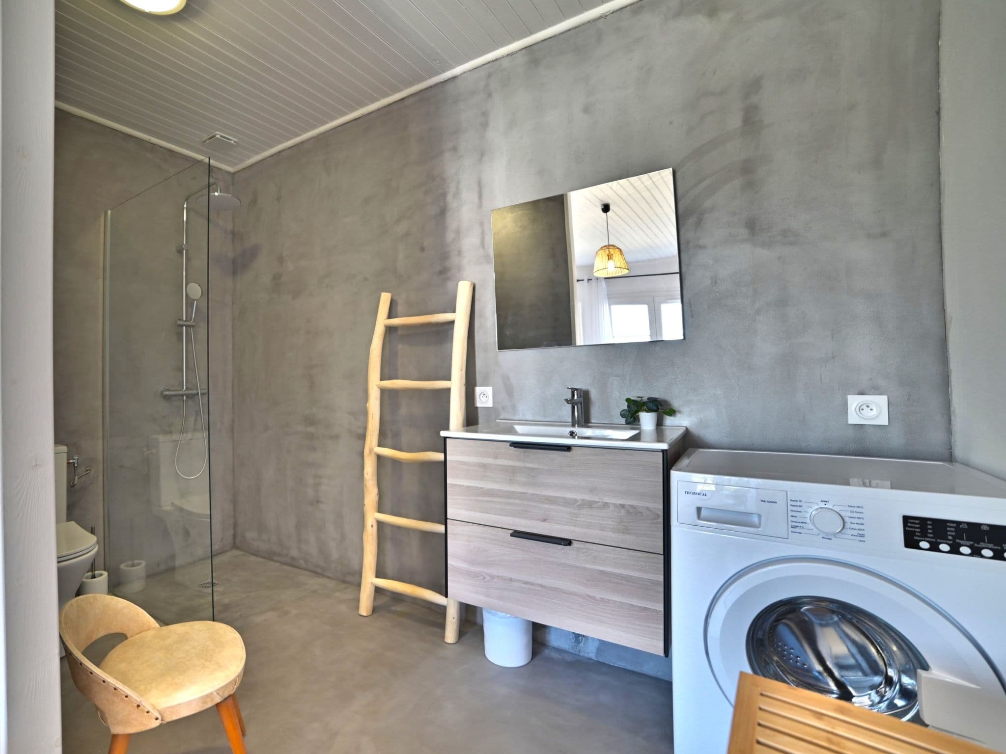 Bathroom / Wellness