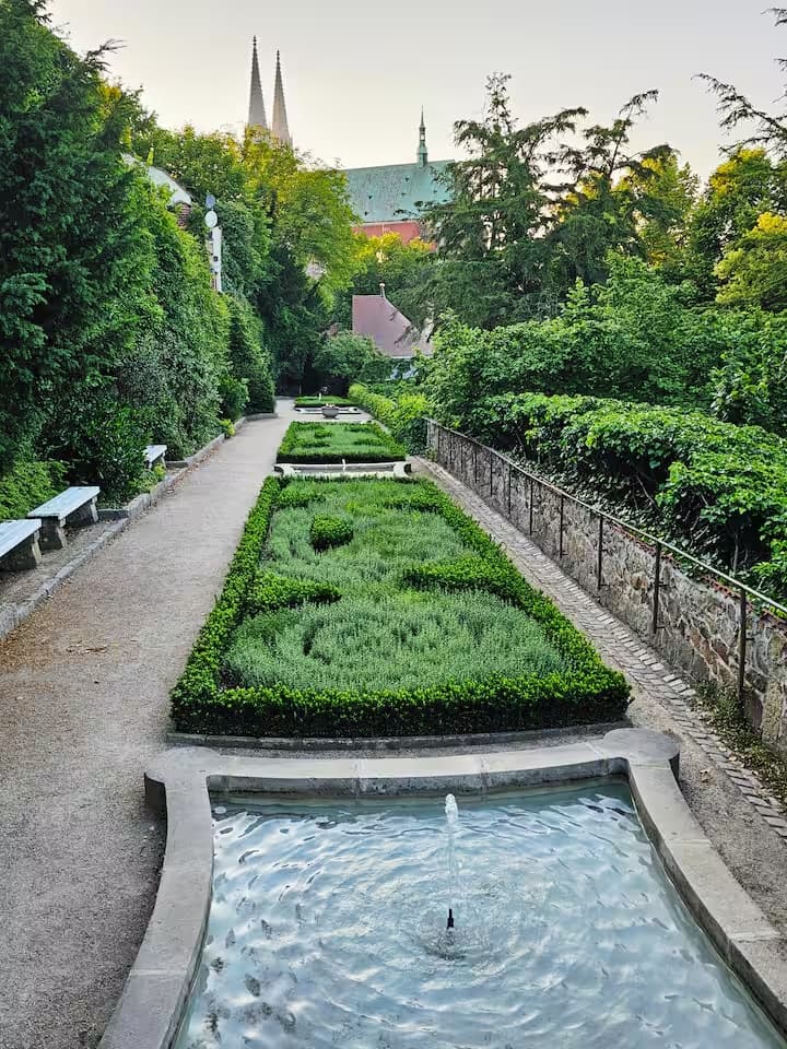 Ochsenzwinger in nur wenigen Metern Entfernung lädt zum flanieren ein