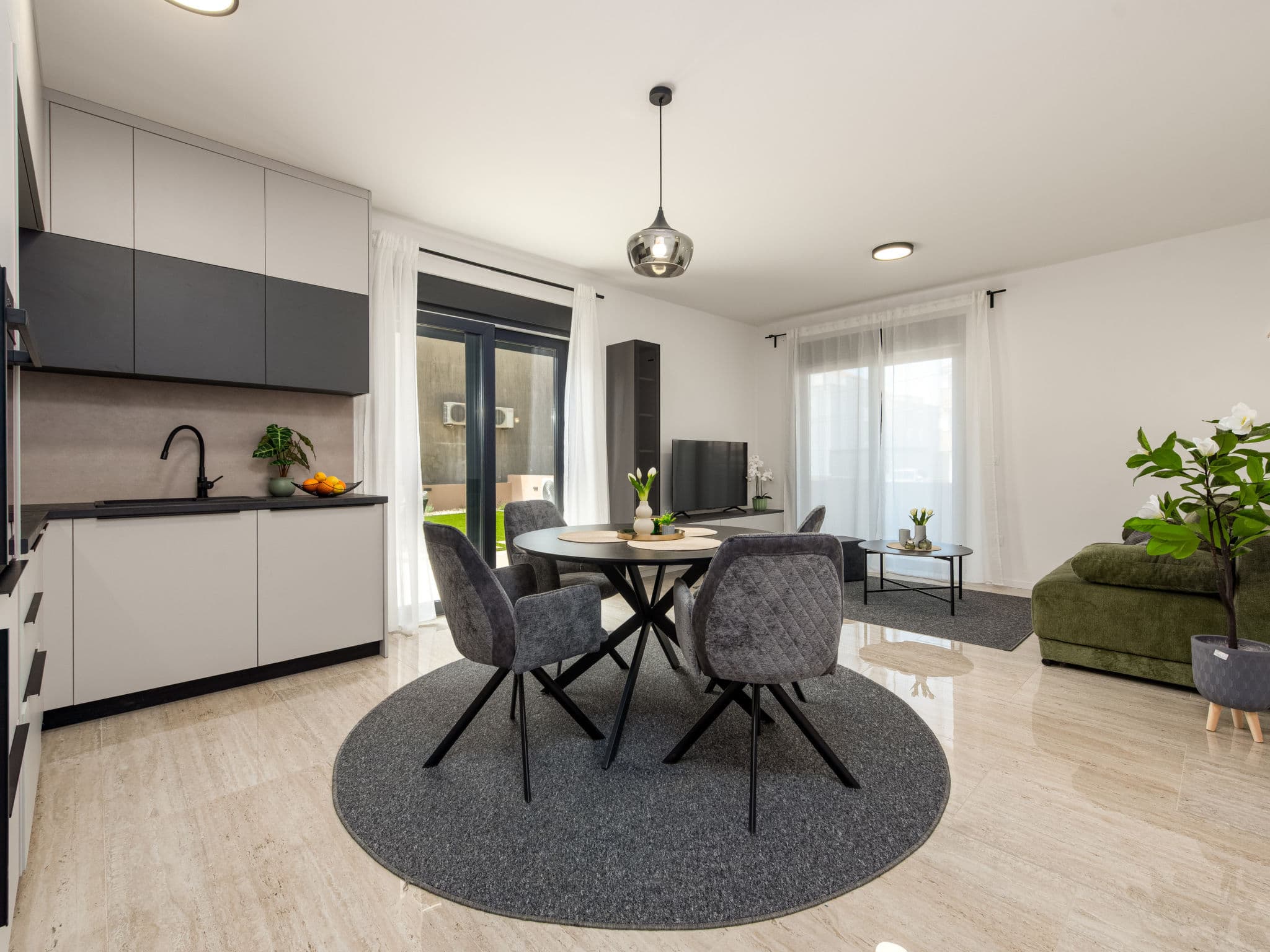 Kitchen / Dining Room