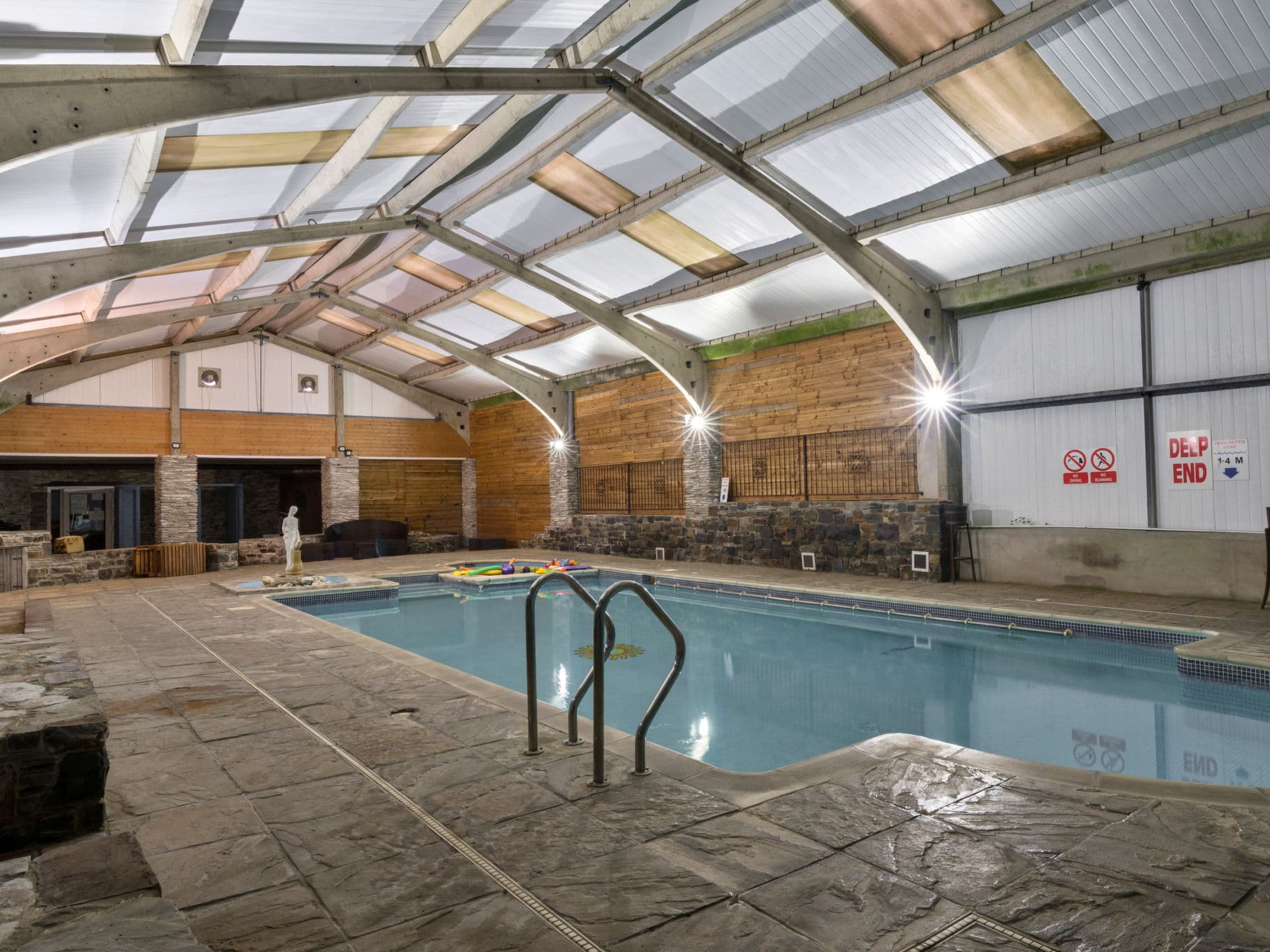 Pool Indoor