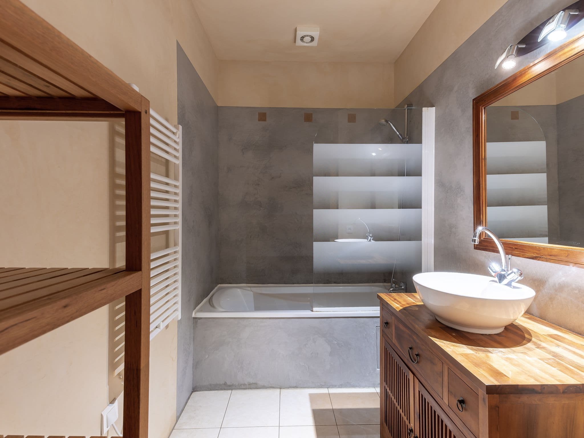 Bathroom / Wellness