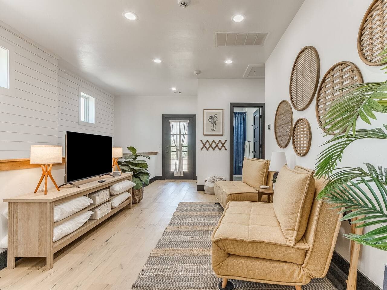 Bright and inviting lounge with relaxed seating and stylish natural accents.