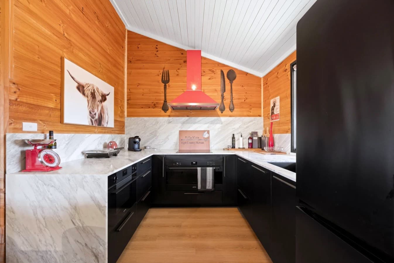 09 Bella Vista High Country Retreat - Kitchen.jpg