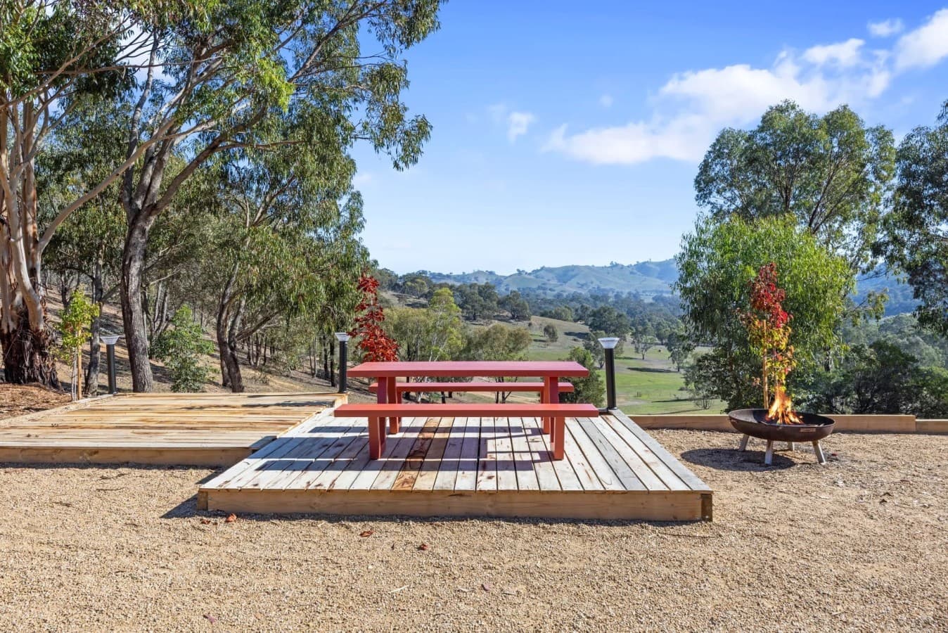03 Bella Vista High Country Retreat - Fire Pit and Picnic Area.jpg