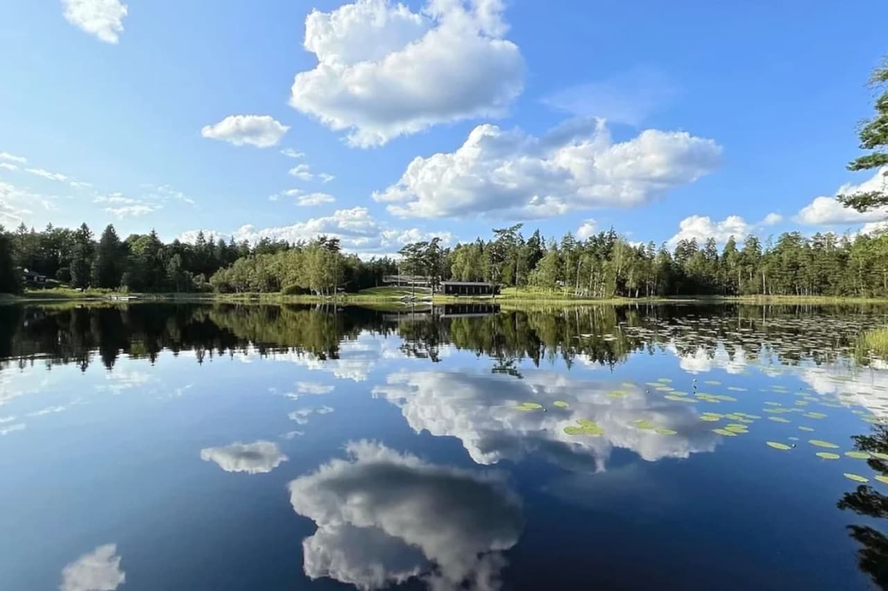 View of Gråbogården from other side of lake Trehörningen