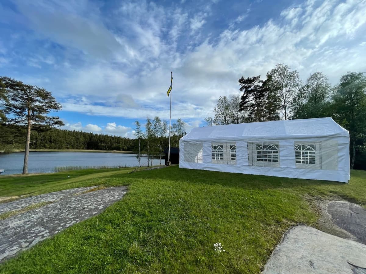 Guests have space to put up party tents