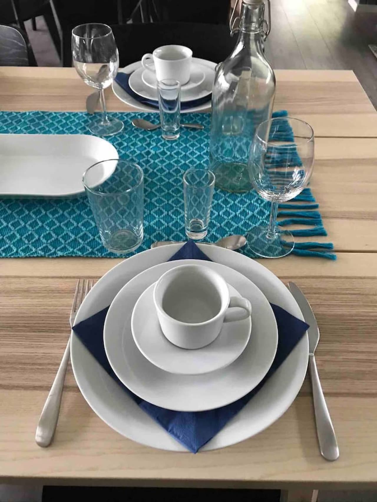 Plates, glasses and flatware for up to 60 persons.