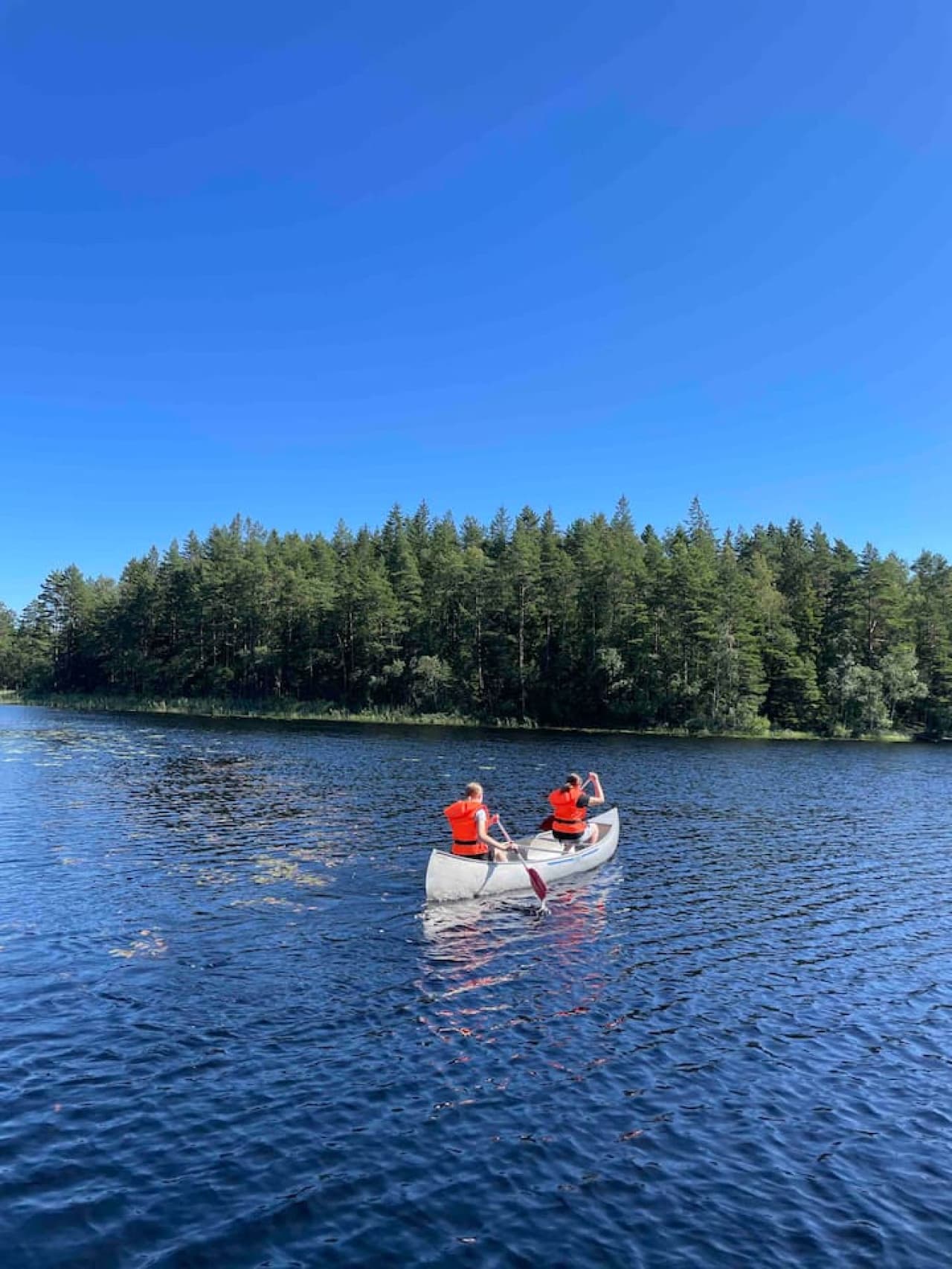 Canoeing on lake Trehörningen is popular among guests