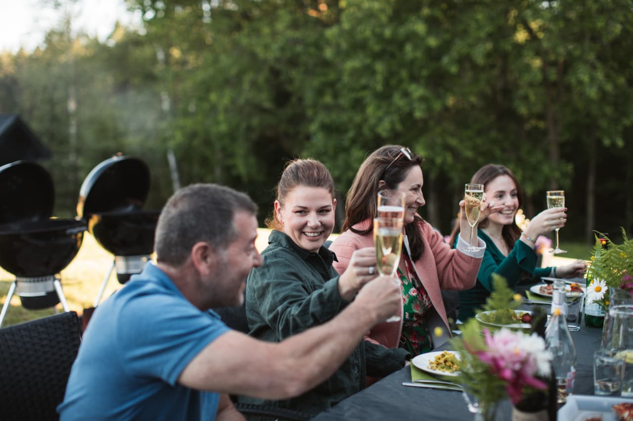 Grabogarden_bbq_friends.jpg