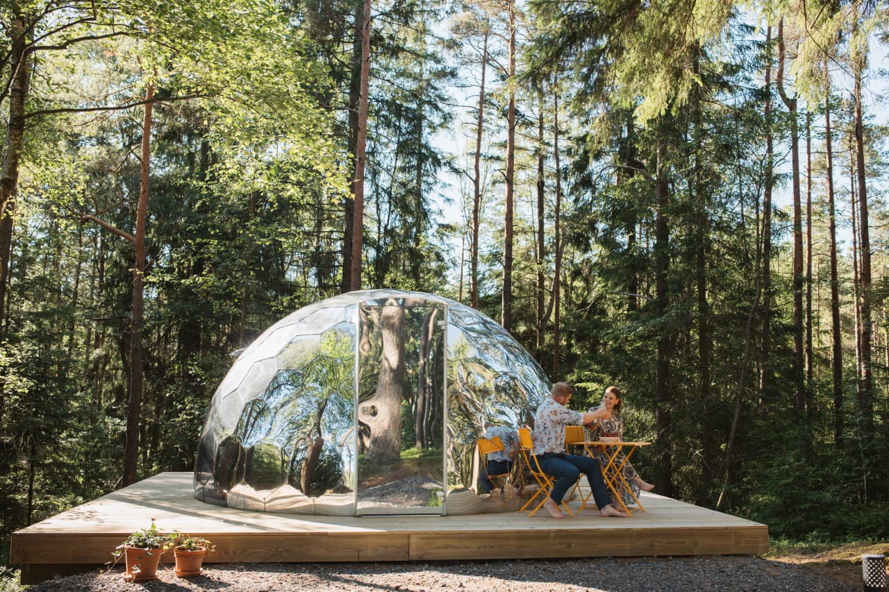 Grabogarden_couple_glamping.jpg